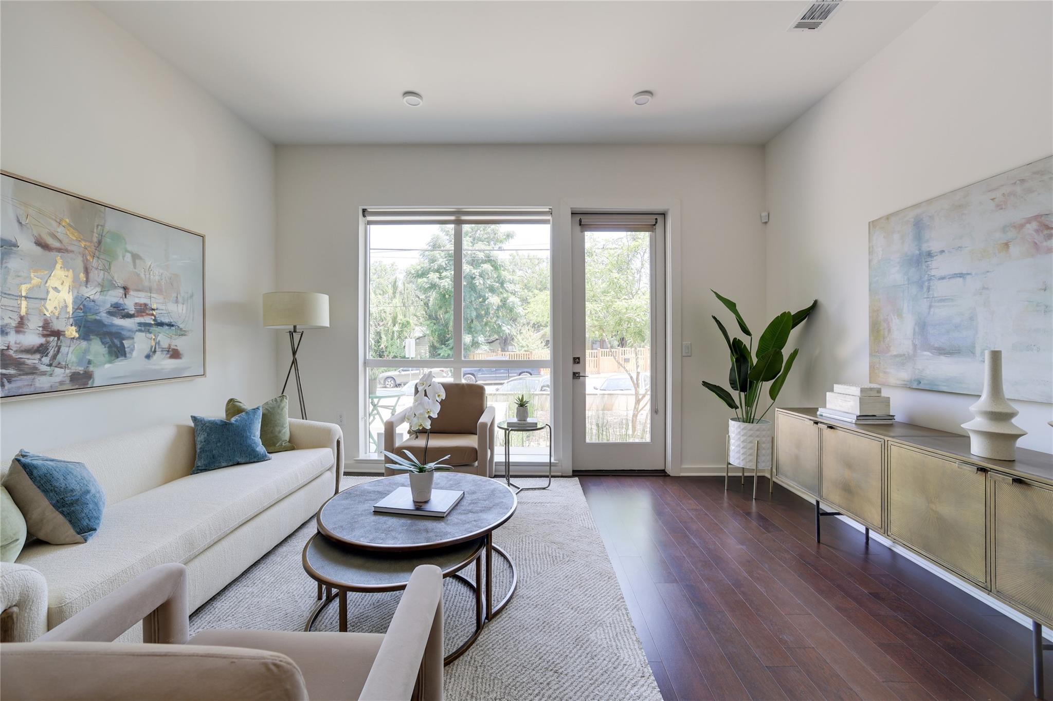 207 W Johanna St # 102, Austin, TX 78704