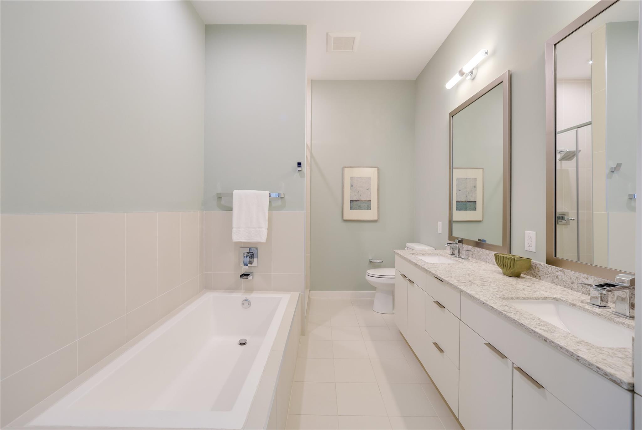 207 W Johanna St # 102, Austin, TX 78704