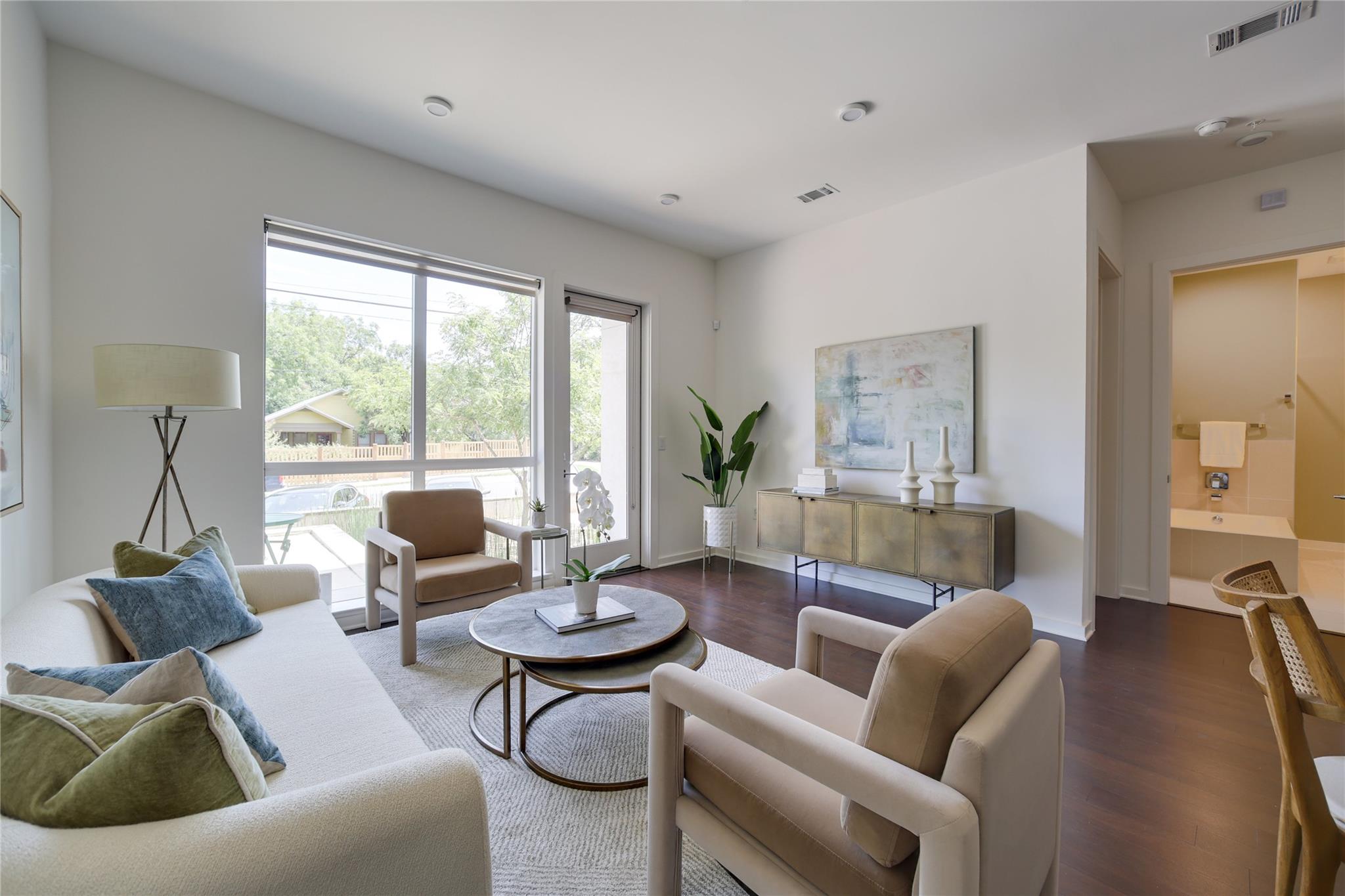 207 W Johanna St # 102, Austin, TX 78704