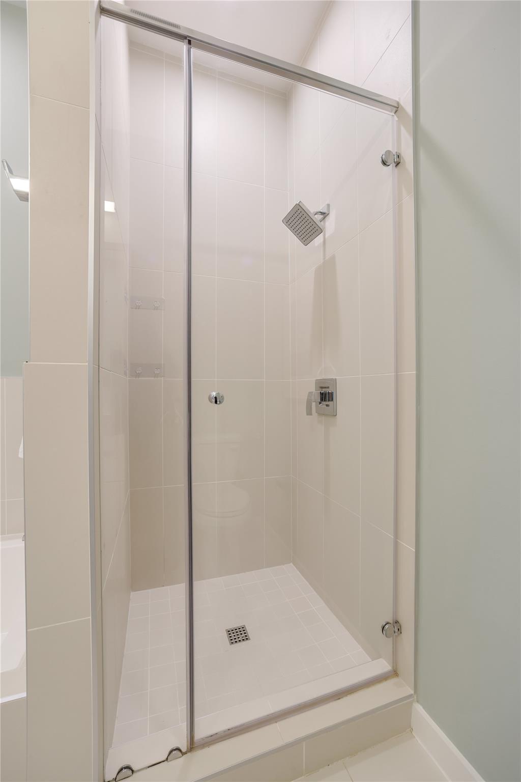 207 W Johanna St # 102, Austin, TX 78704