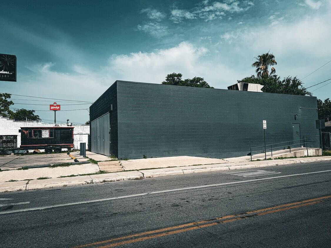 4403 W Commerce St, San Antonio, TX 78237