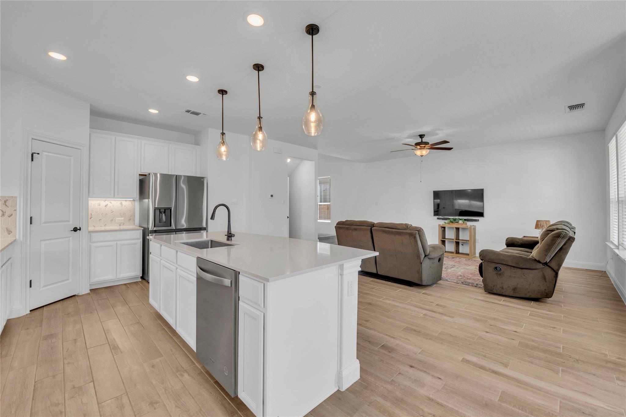 240 Harbors Ln, Leander, TX 78641