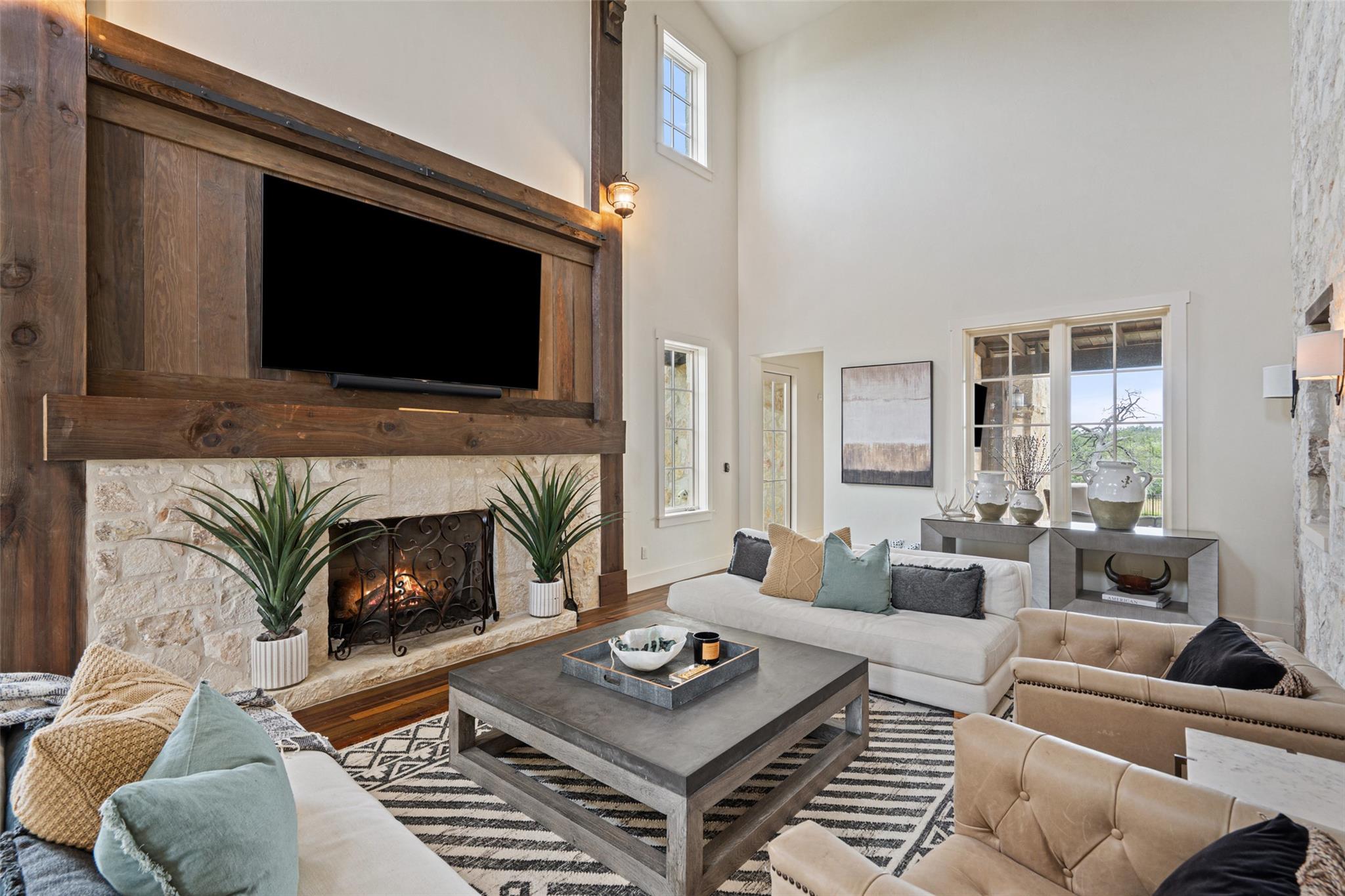 2194 Boot Ranch Cir, Fredericksburg, TX 78624