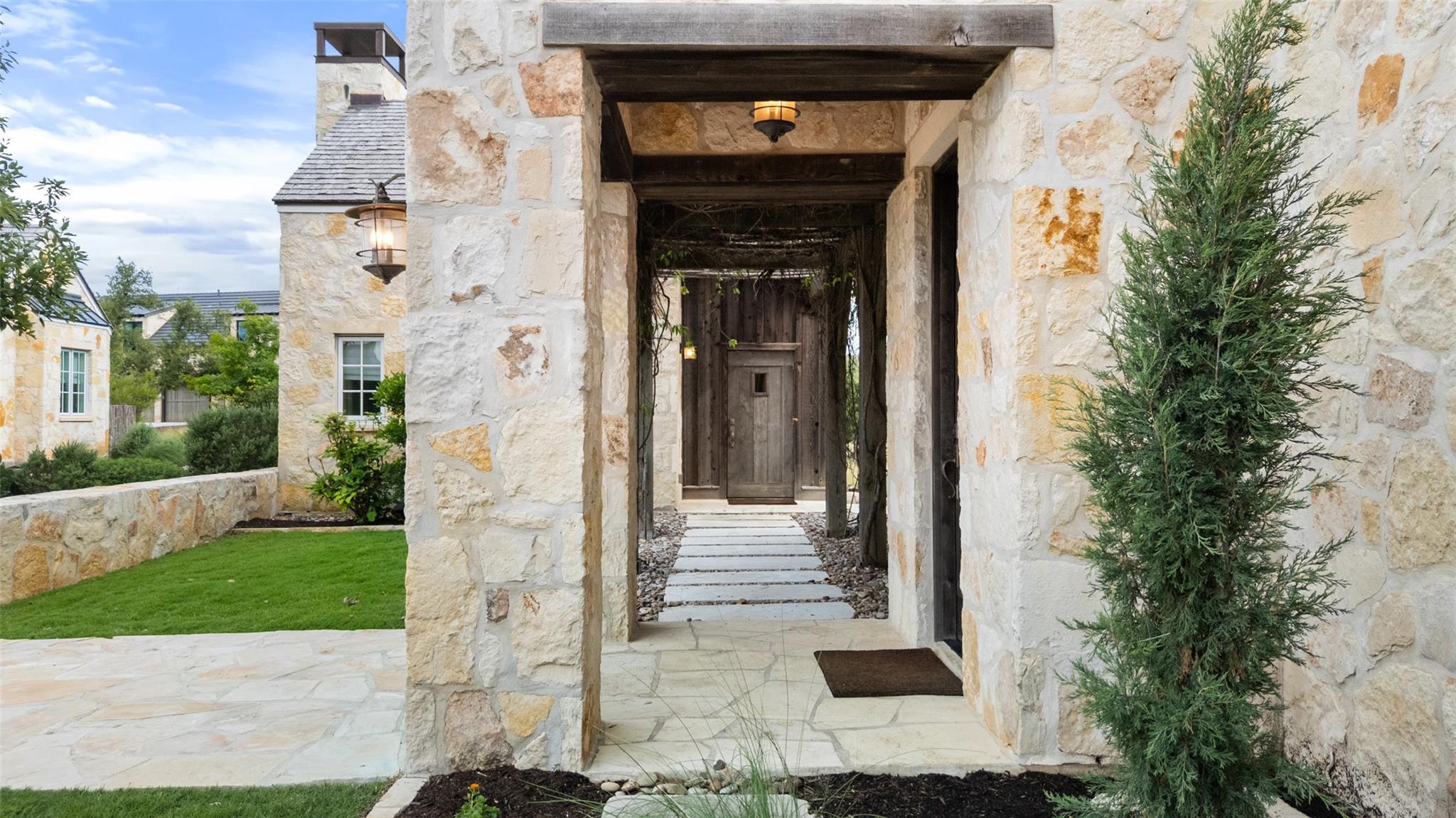 2194 Boot Ranch Cir, Fredericksburg, TX 78624