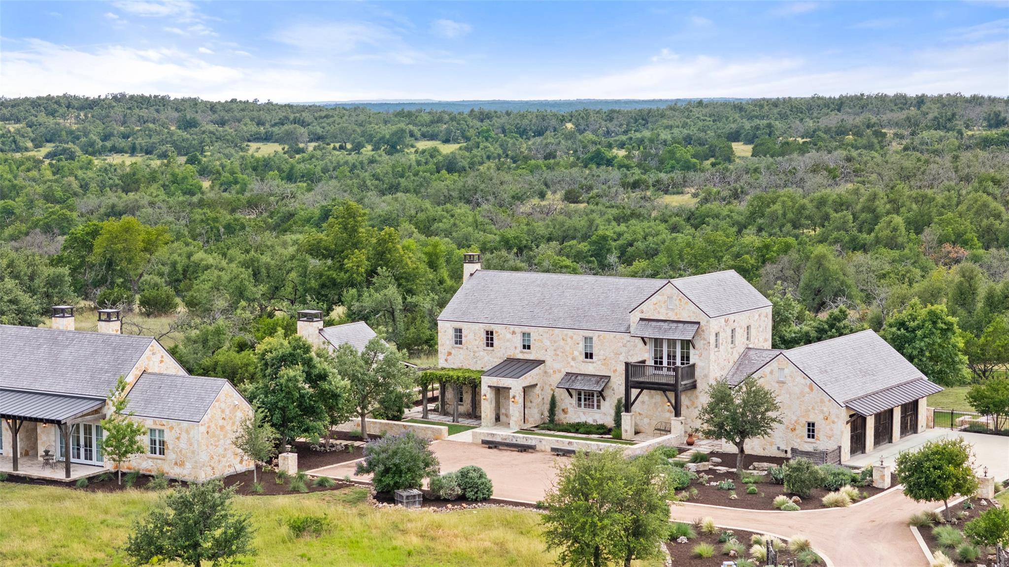 2194 Boot Ranch Cir, Fredericksburg, TX 78624