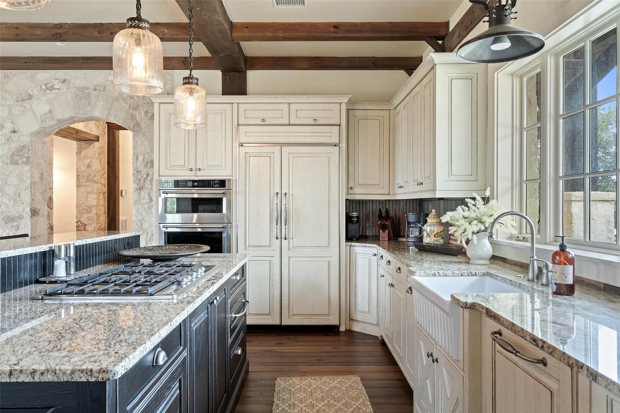 2194 Boot Ranch Cir, Fredericksburg, TX 78624