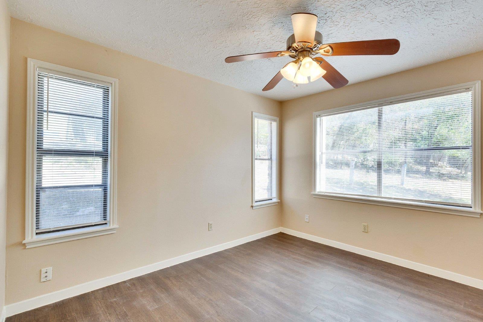 908 N Lbj Dr # 6, San Marcos, TX 78666