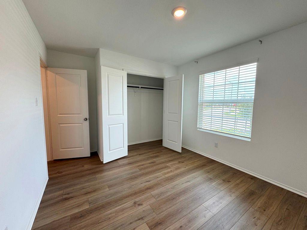 208 Magione St, Hutto, TX 78634