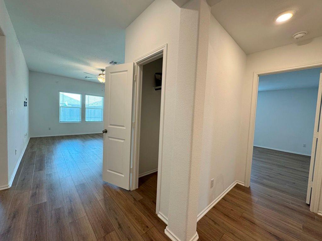 208 Magione St, Hutto, TX 78634