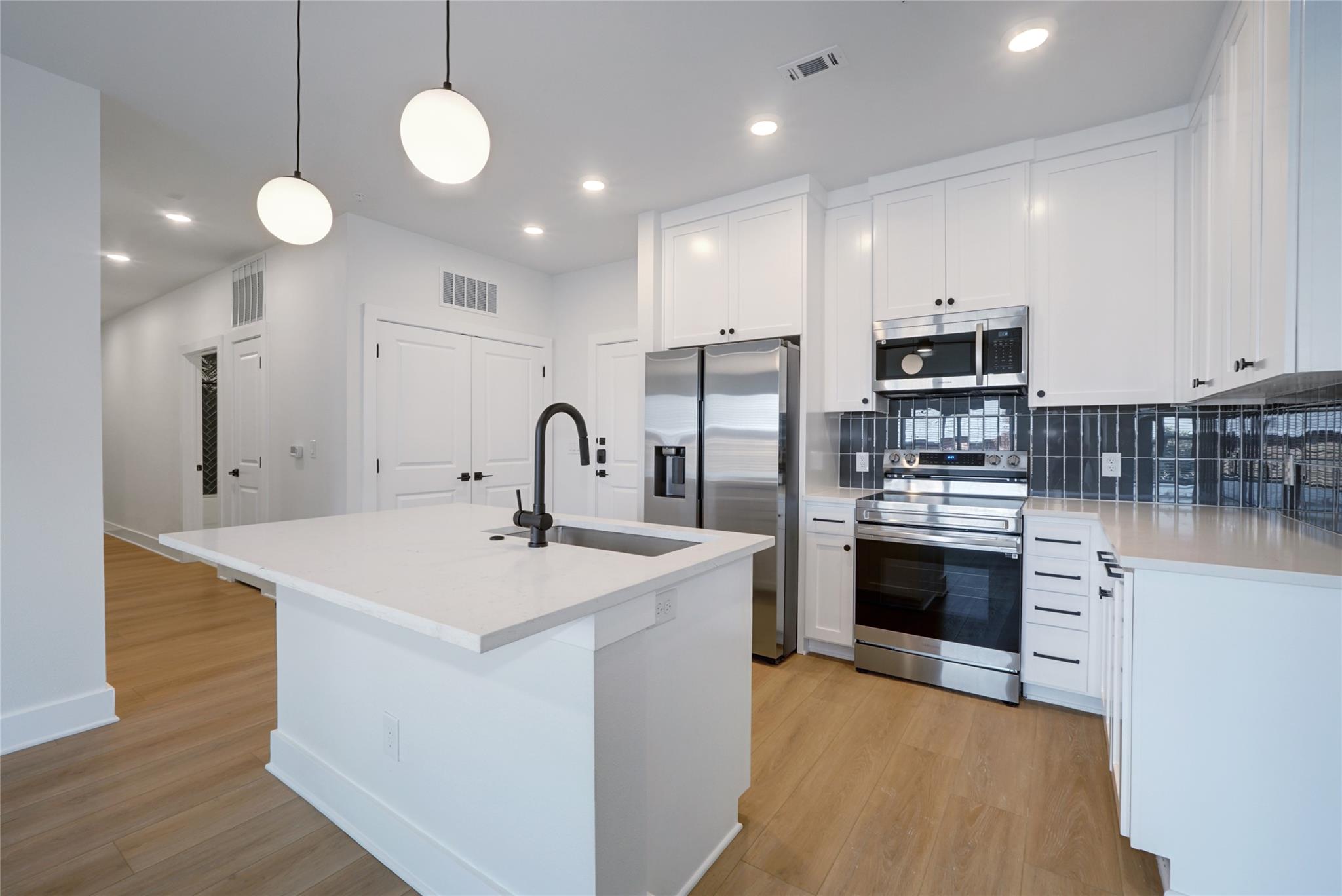 3000 E Duval St # 102, Austin, TX 78705