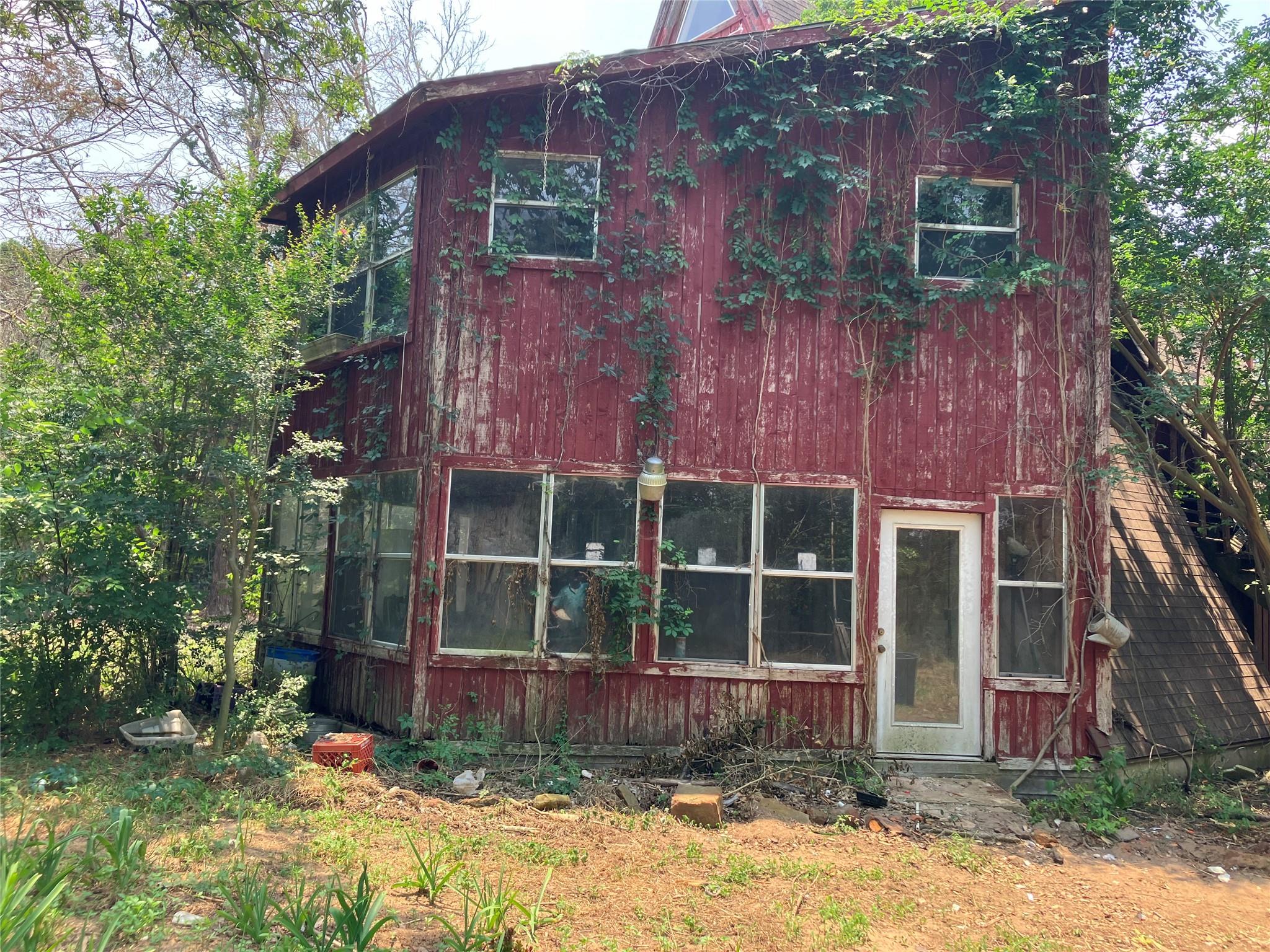 693 Saint Mary's Rd, Rosanky, TX 78953