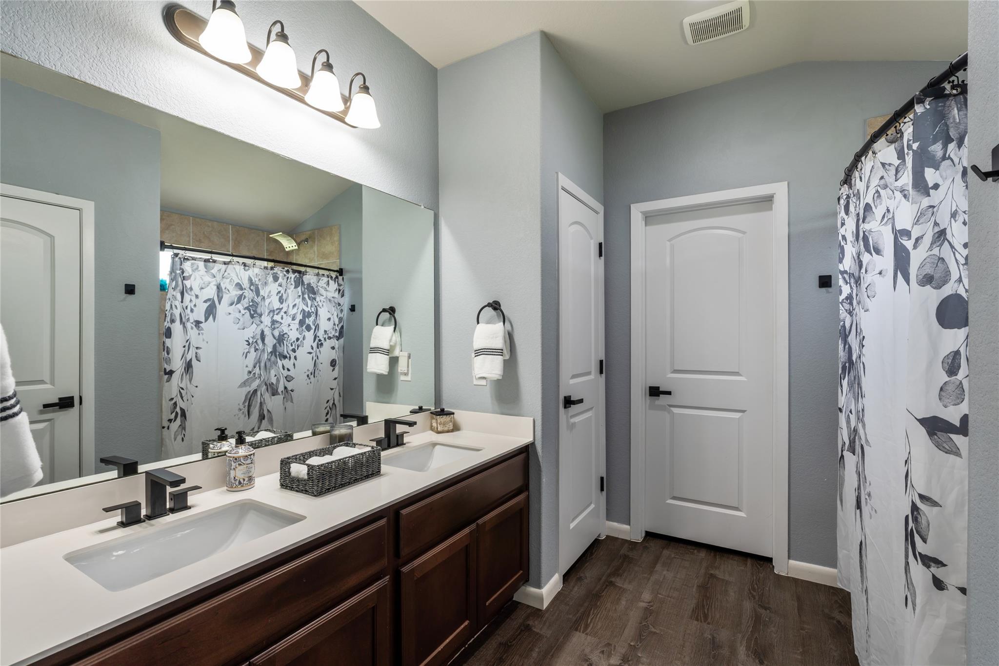 2612 American Dr, Lago Vista, TX 78645
