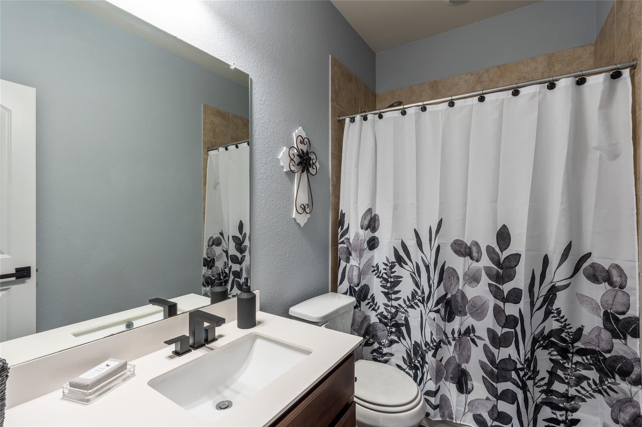 2612 American Dr, Lago Vista, TX 78645
