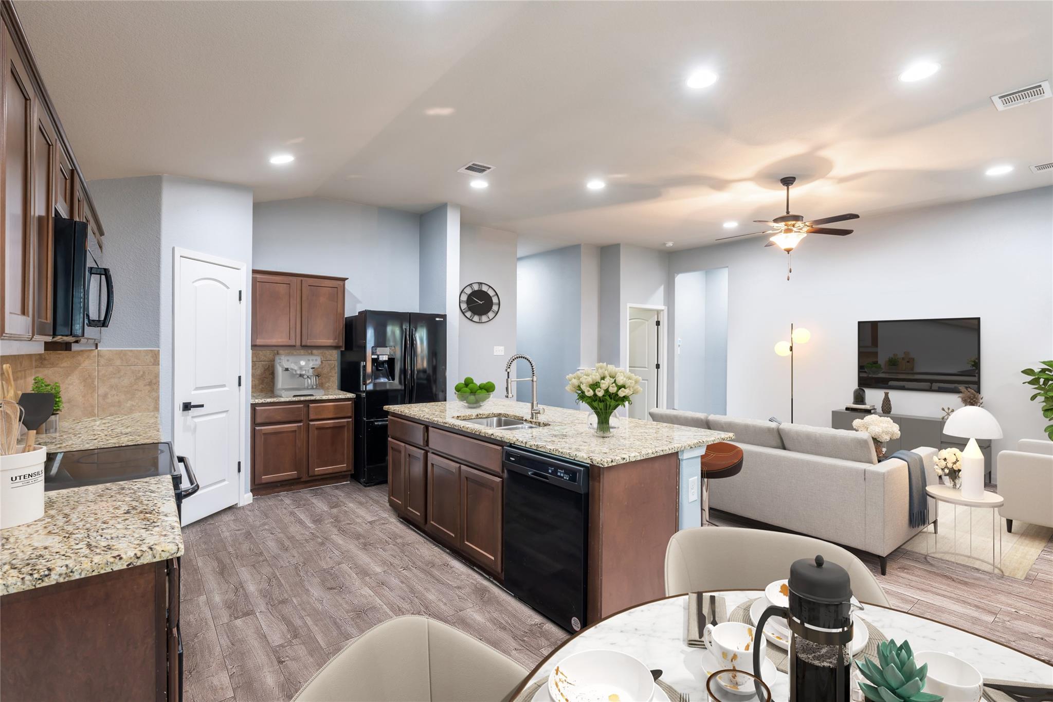 2612 American Dr, Lago Vista, TX 78645