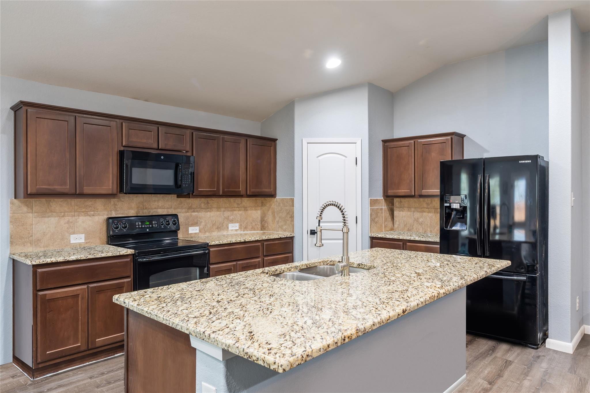2612 American Dr, Lago Vista, TX 78645
