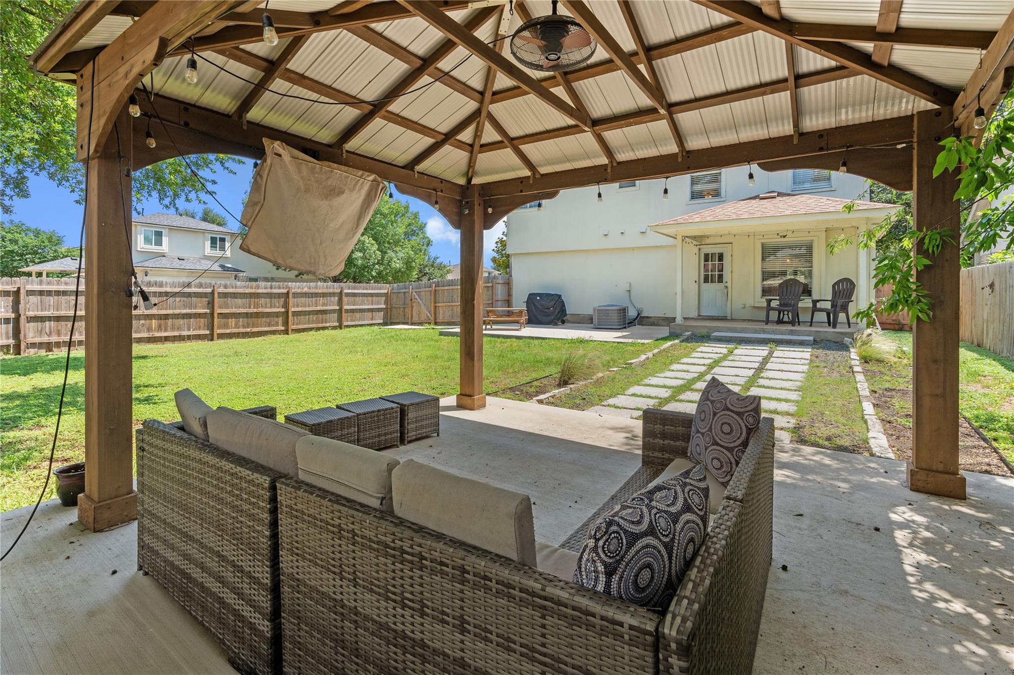 1424 Roxannes Run, Pflugerville, TX 78660