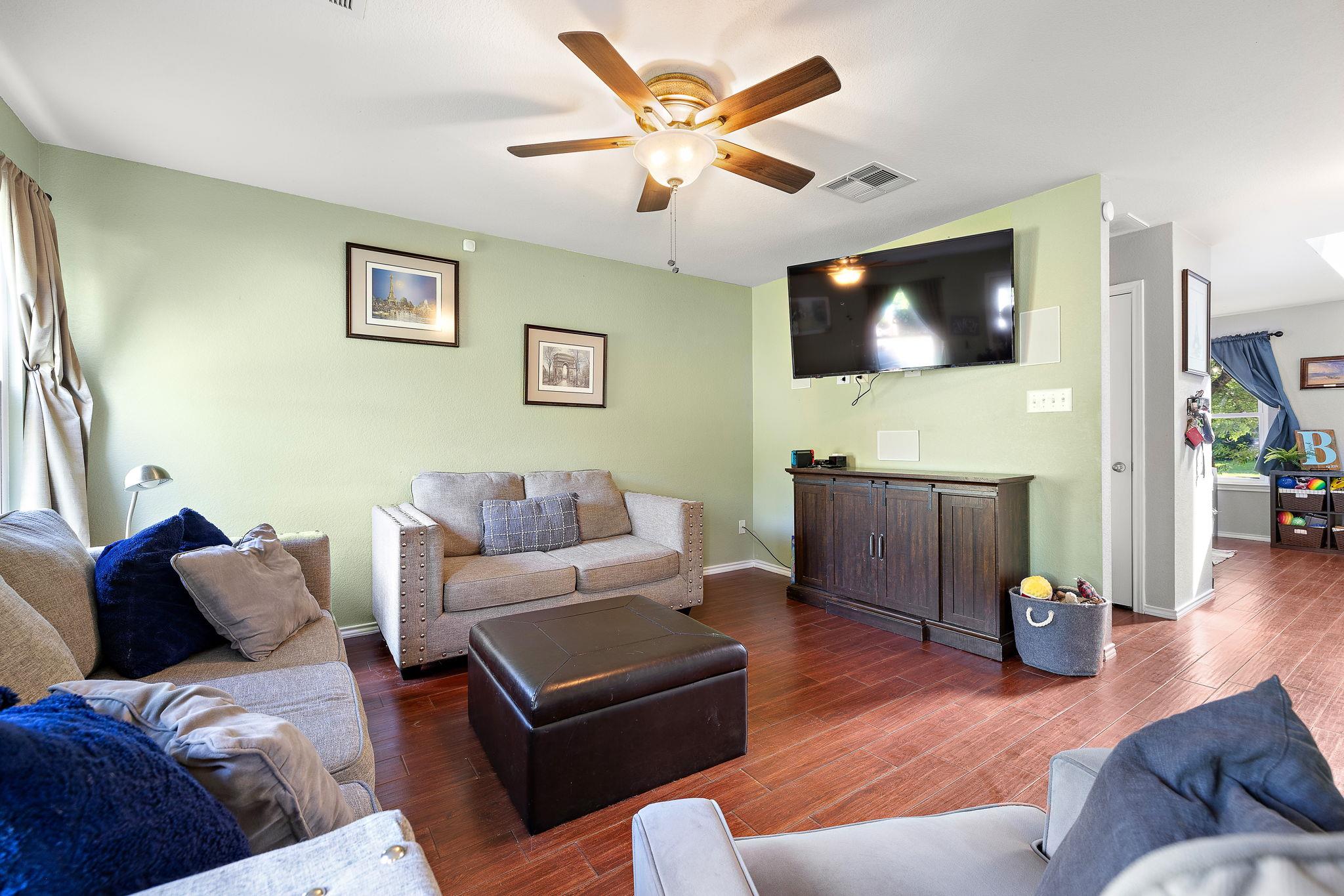 419 Meadow Park Dr, Georgetown, TX 78626