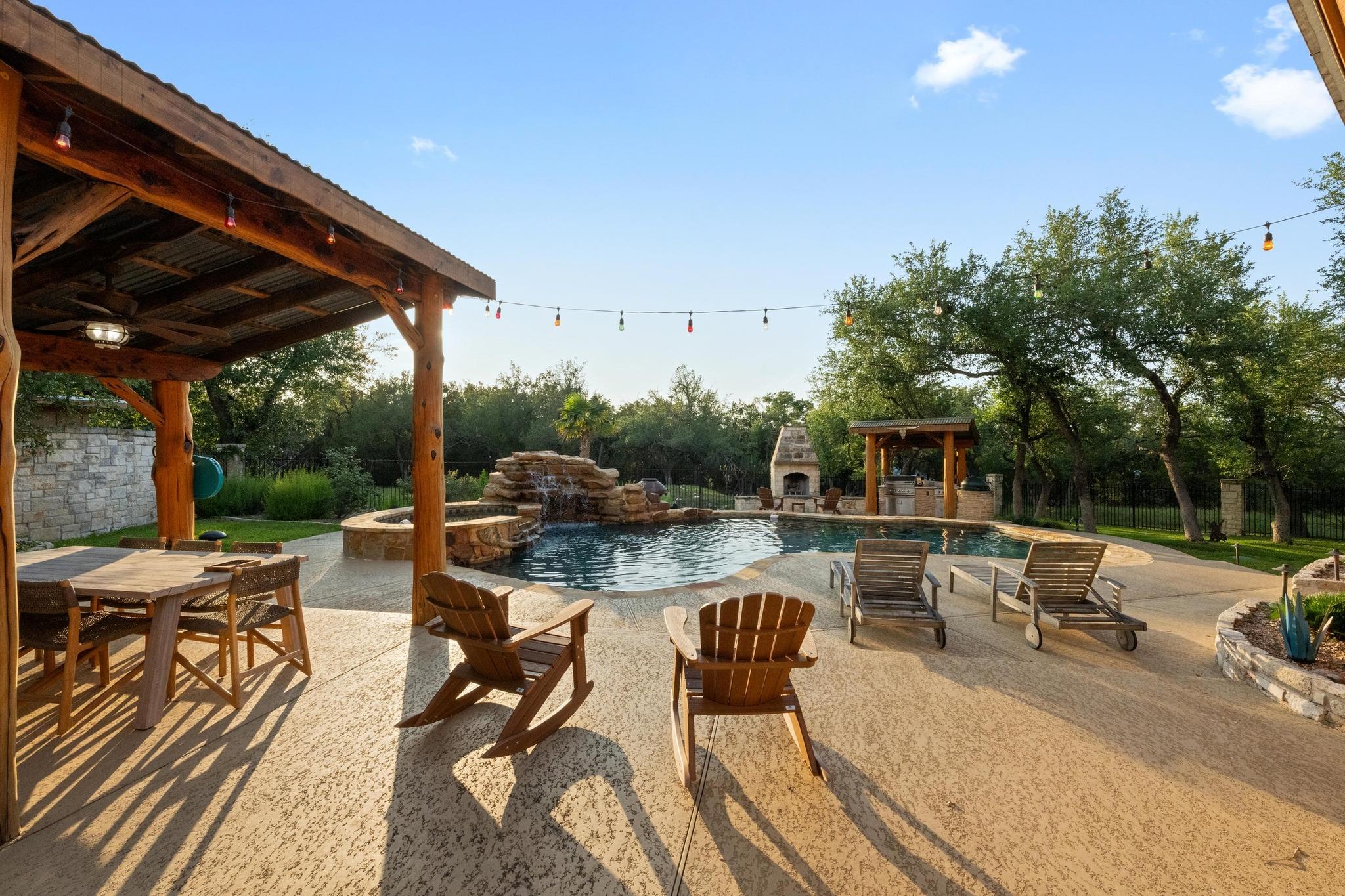 116 Horseshoe Dr, Dripping Springs, TX 78620