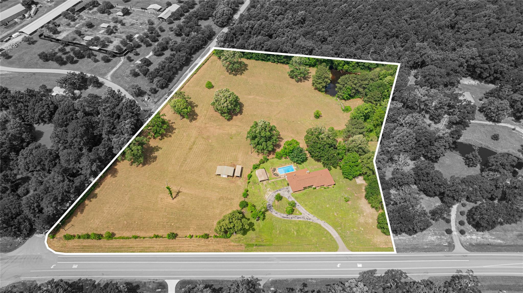 2208 US Highway 96 S, Center, TX 75935