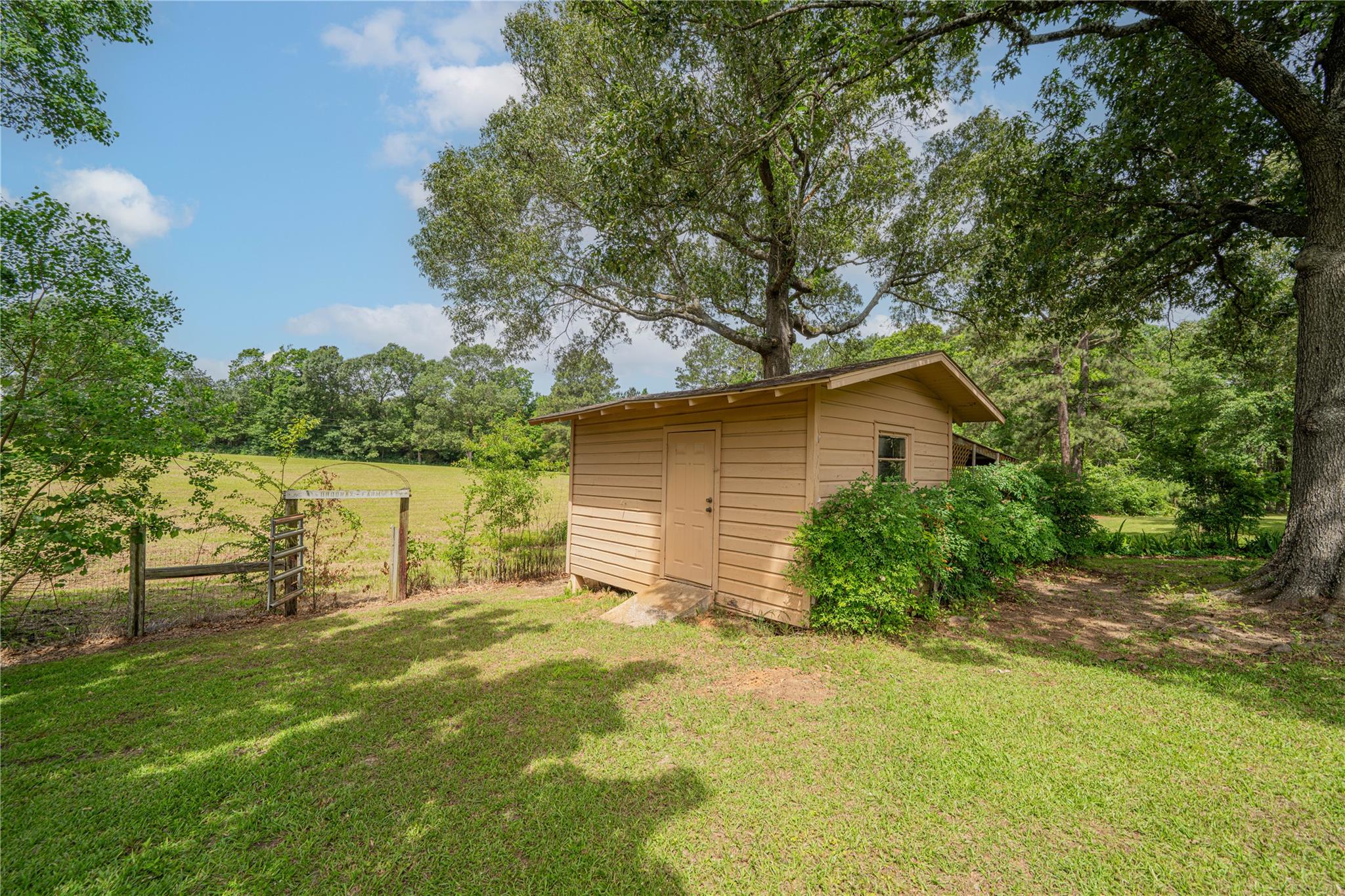 2208 US Highway 96 S, Center, TX 75935