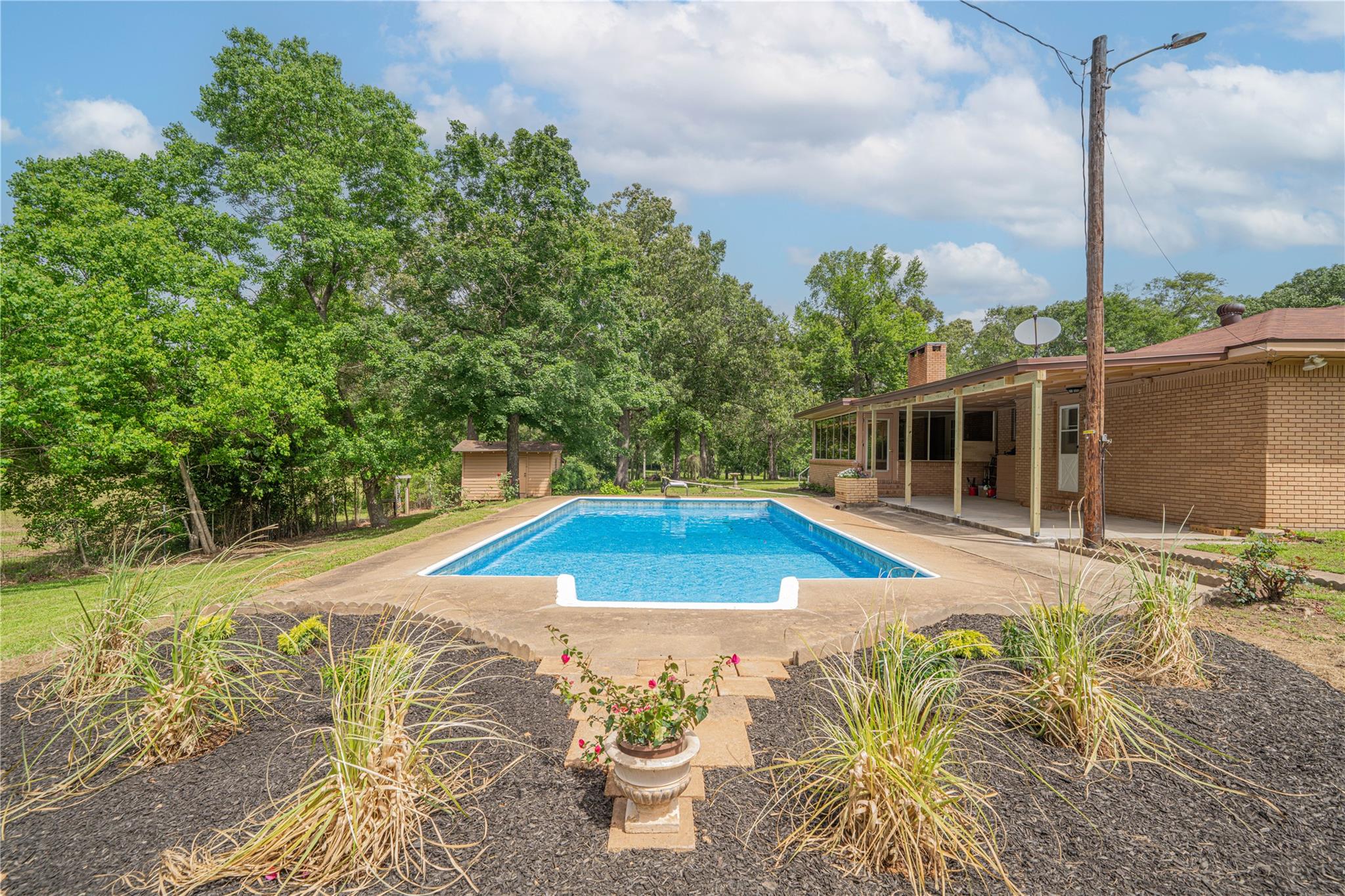 2208 US Highway 96 S, Center, TX 75935