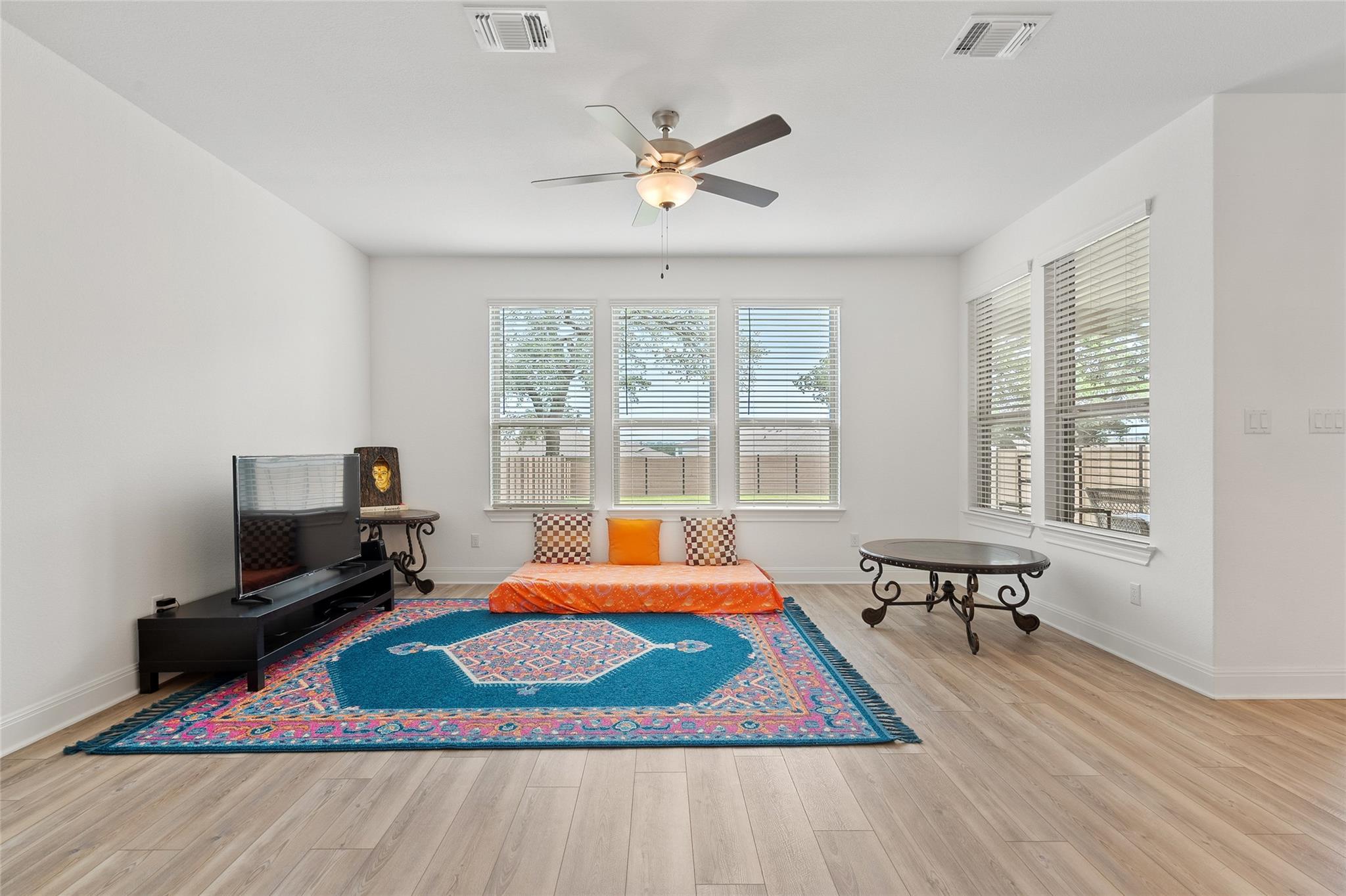 1305 Crescent Ln, Georgetown, TX 78633