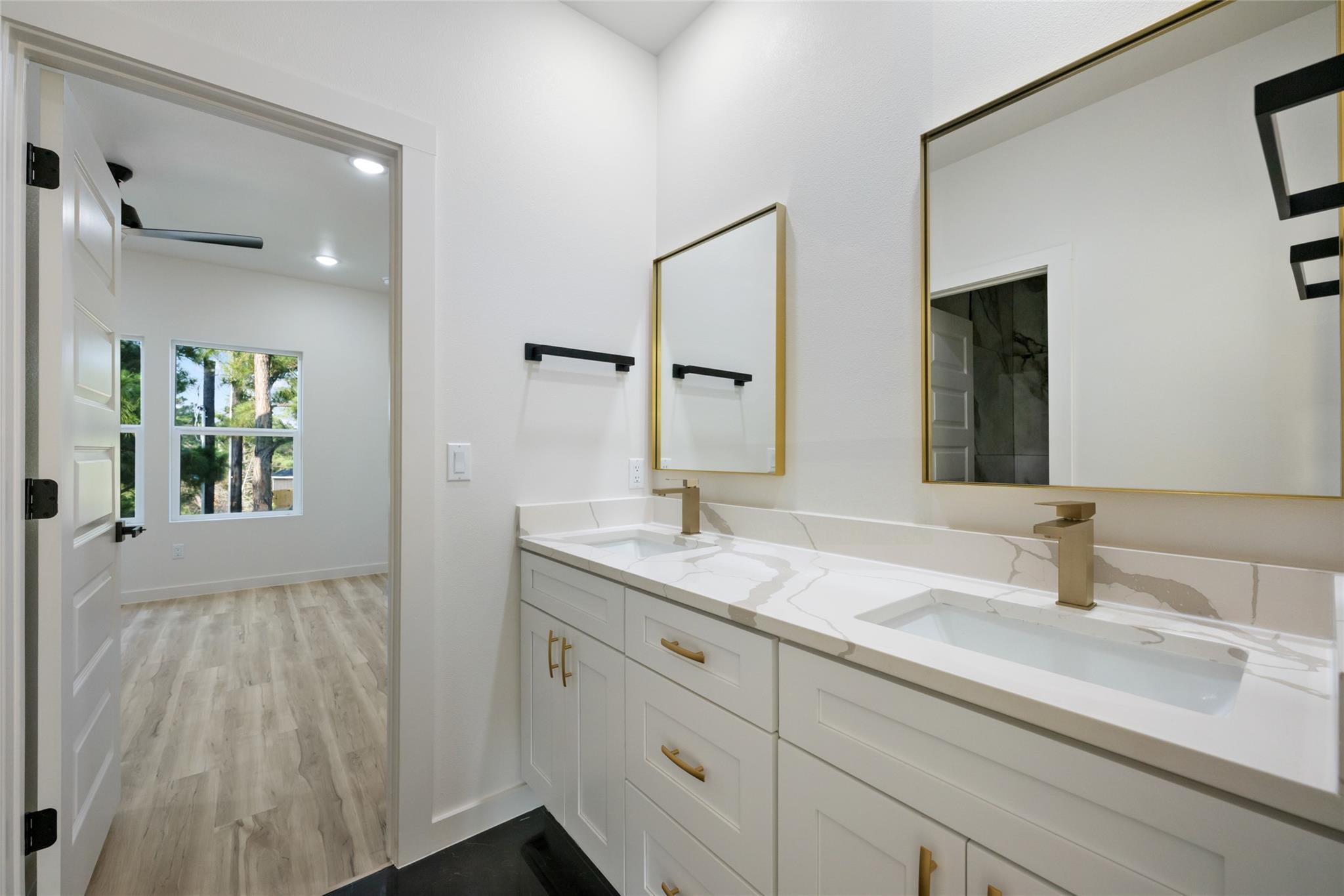 121 Mokolii Ct, Bastrop, TX 78602