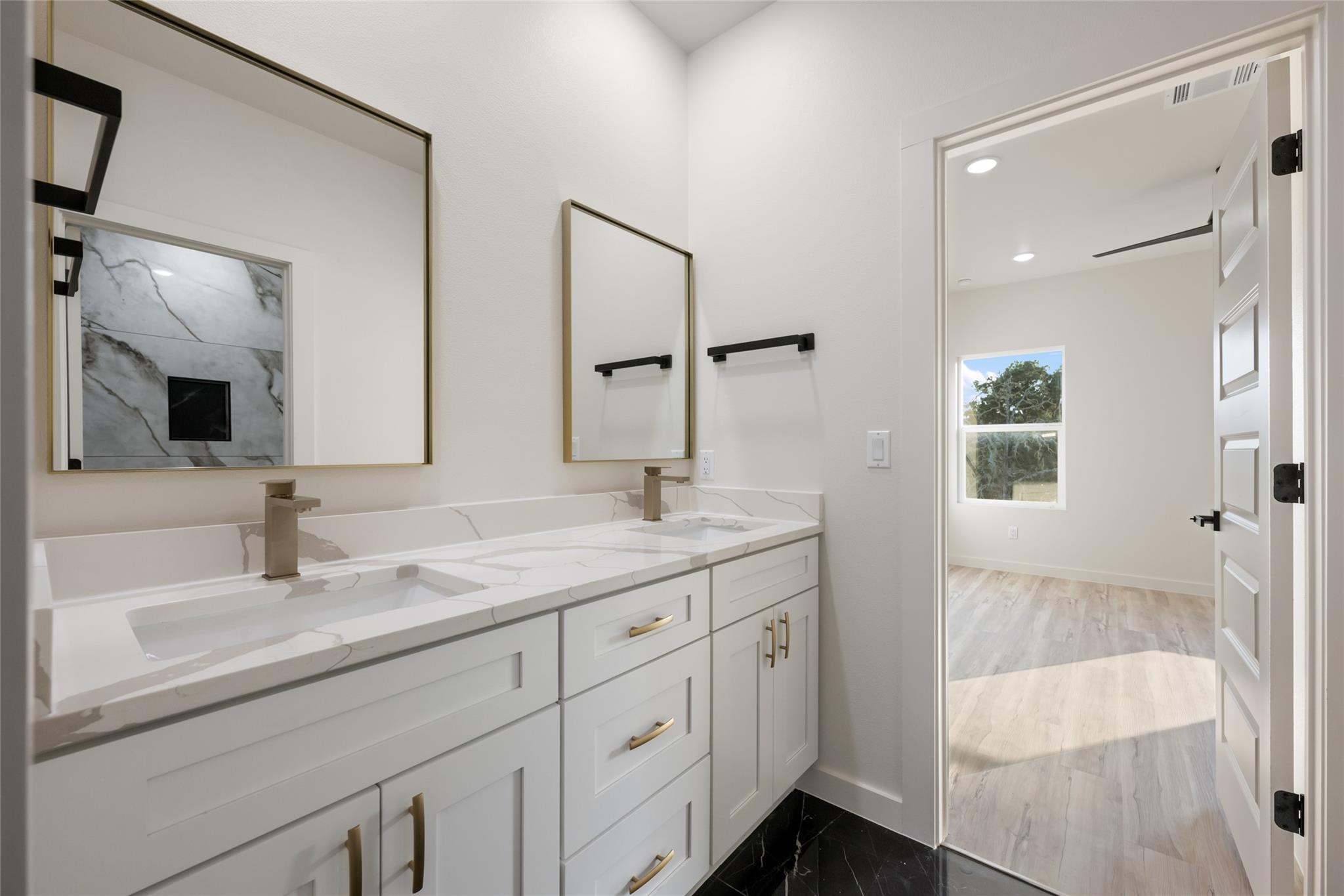 121 Mokolii Ct, Bastrop, TX 78602