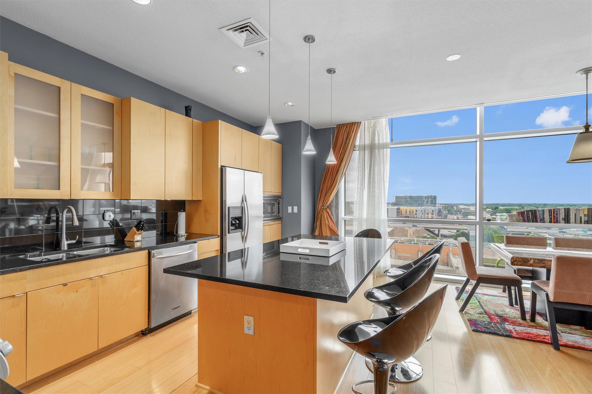 555 E 5th St # 825, Austin, TX 78701