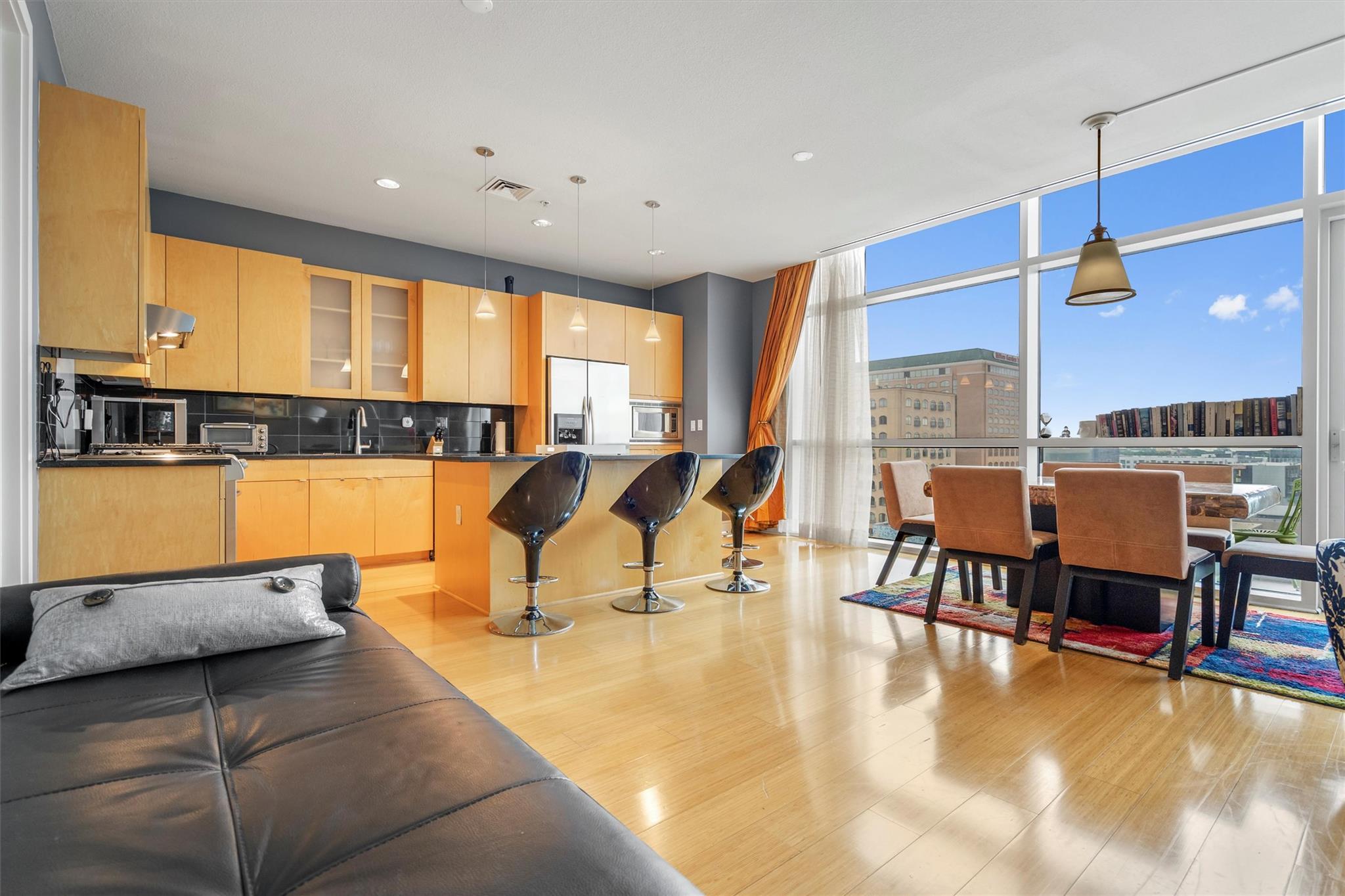 555 E 5th St # 825, Austin, TX 78701