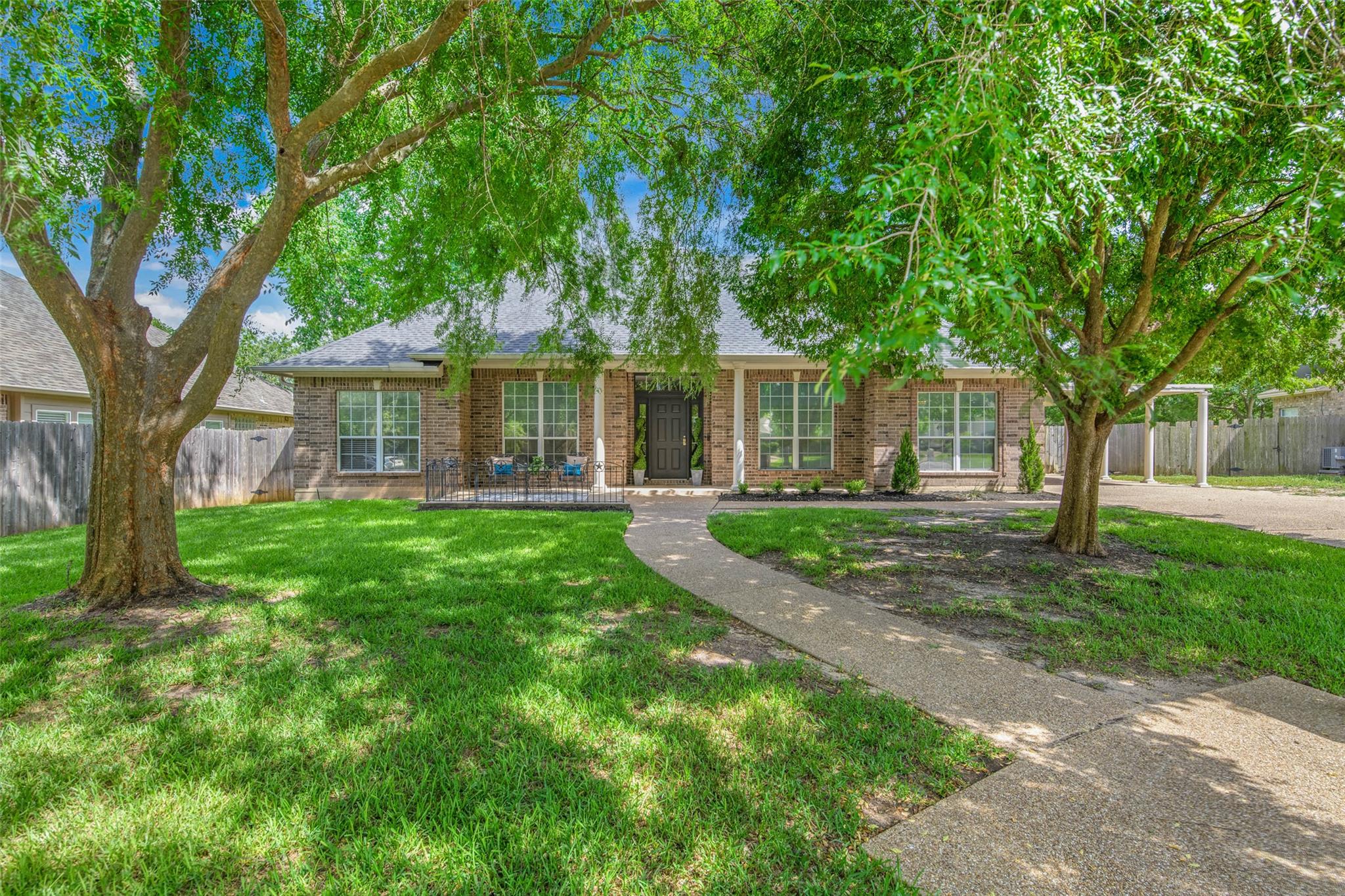 1002 Capistrano Ct, College Station, TX 77845