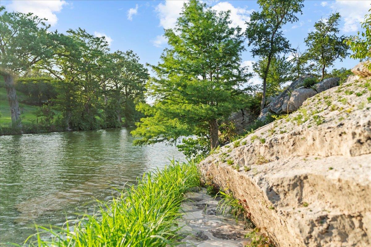 202 Hub Dr, Wimberley, TX 78676