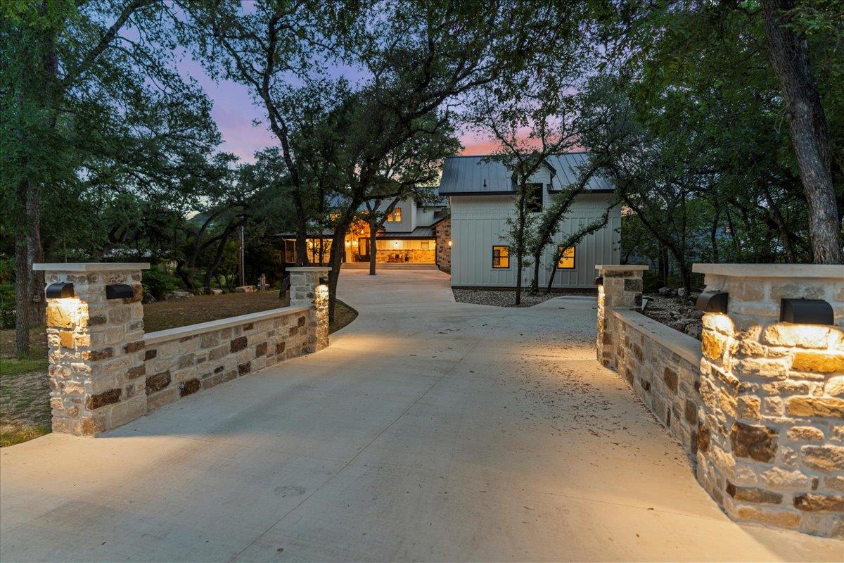 202 Hub Dr, Wimberley, TX 78676