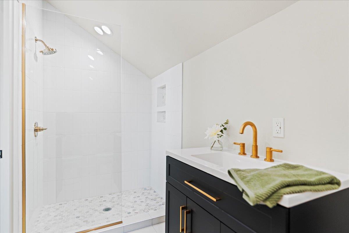 202 Hub Dr, Wimberley, TX 78676