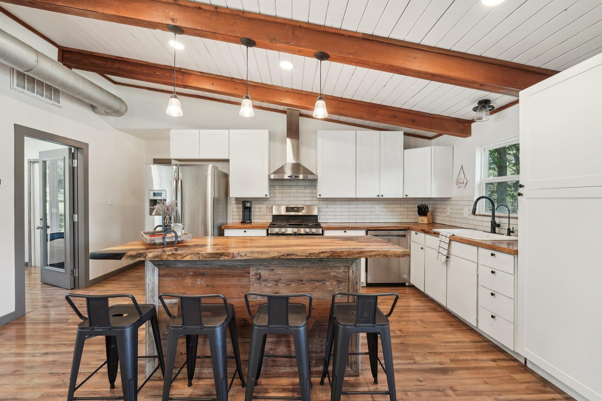 360 Little Barton Dr, Dripping Springs, TX 78620