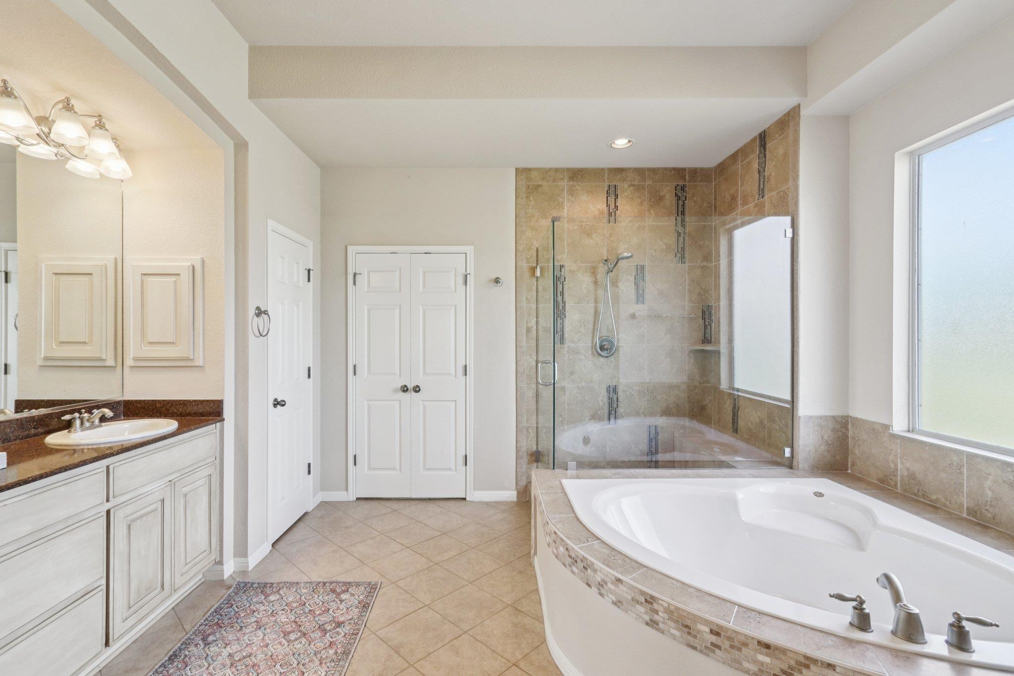 816 Drifting Wind Run, Dripping Springs, TX 78620