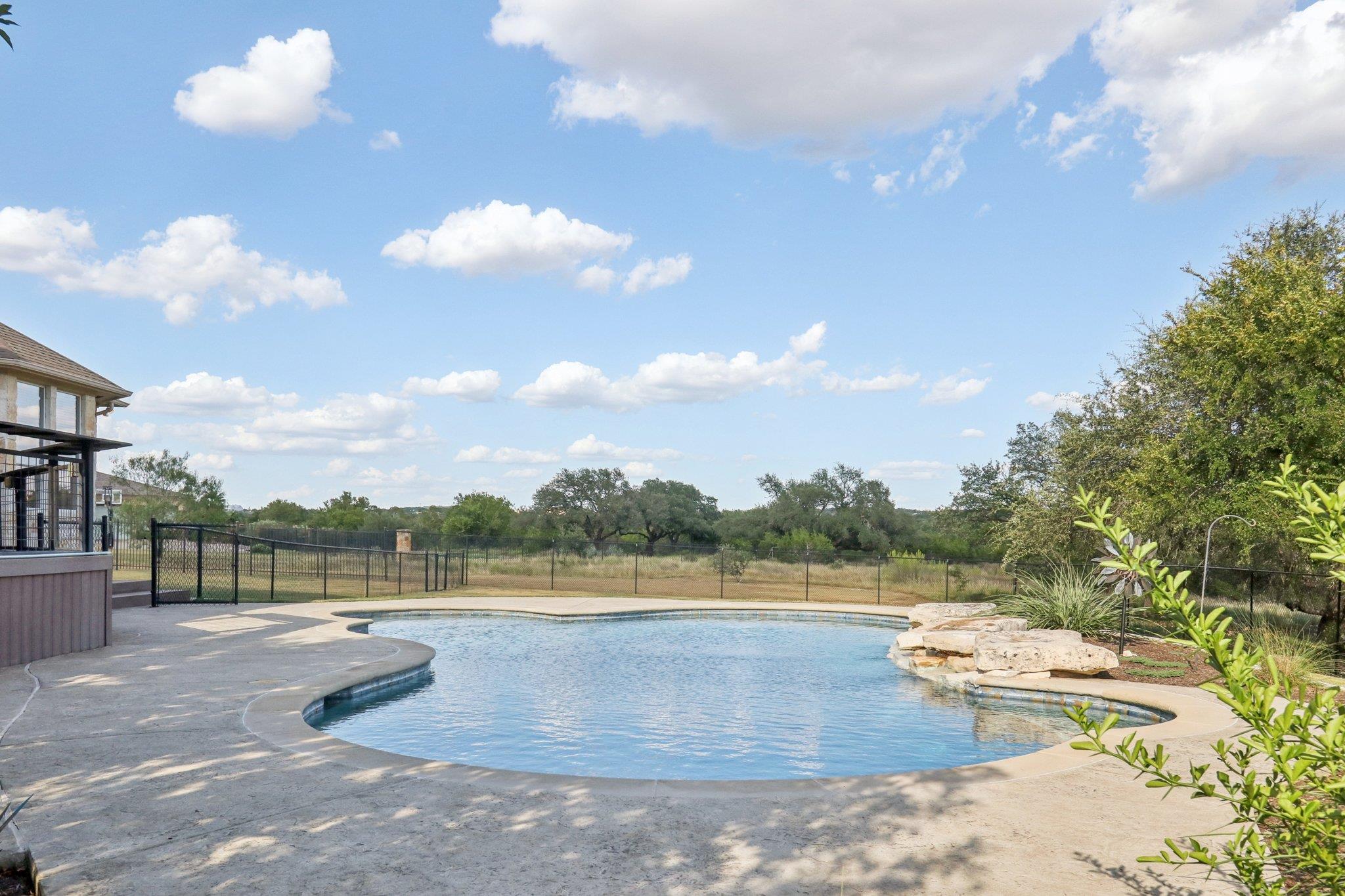 816 Drifting Wind Run, Dripping Springs, TX 78620