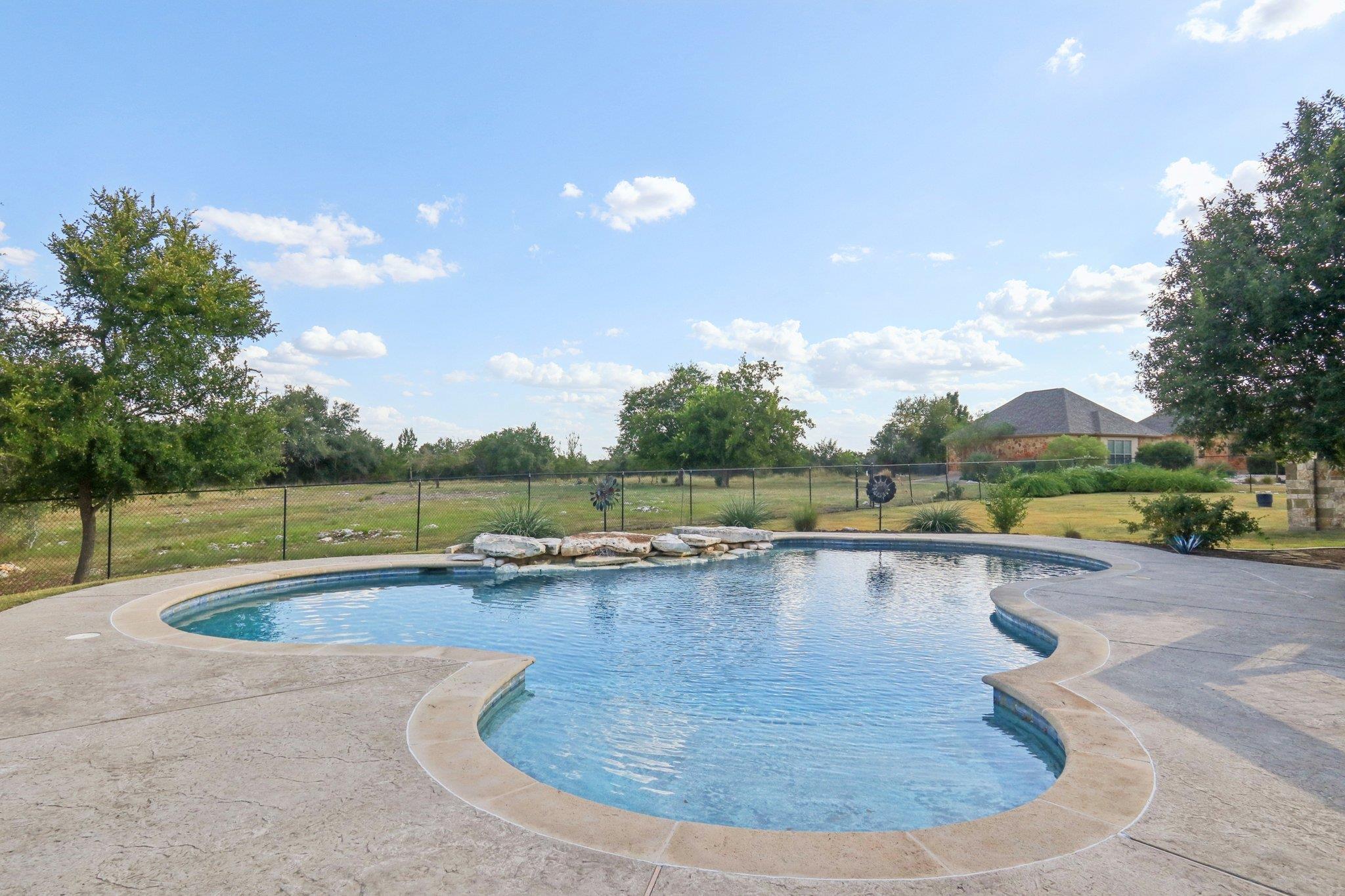 816 Drifting Wind Run, Dripping Springs, TX 78620