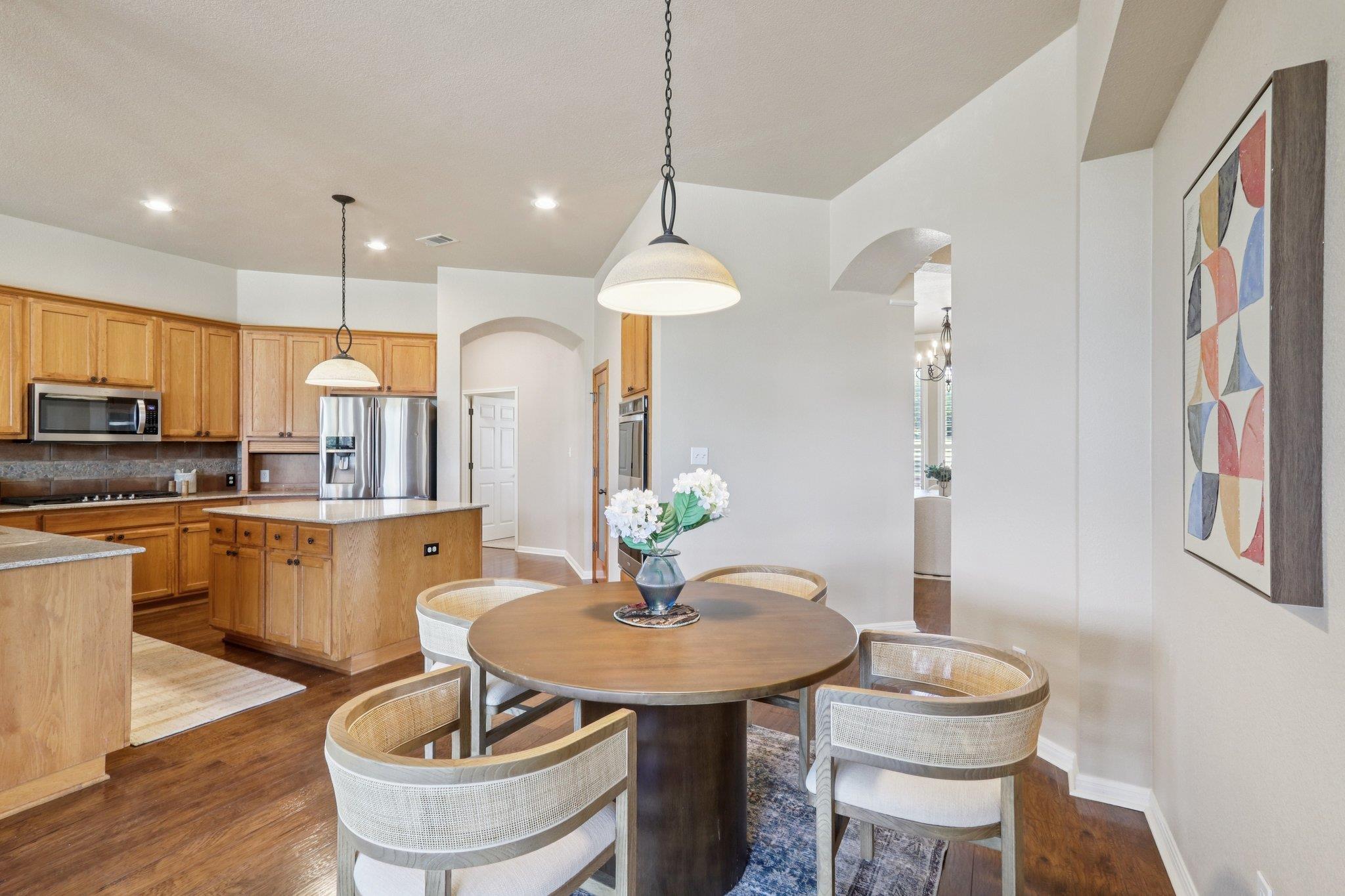 816 Drifting Wind Run, Dripping Springs, TX 78620