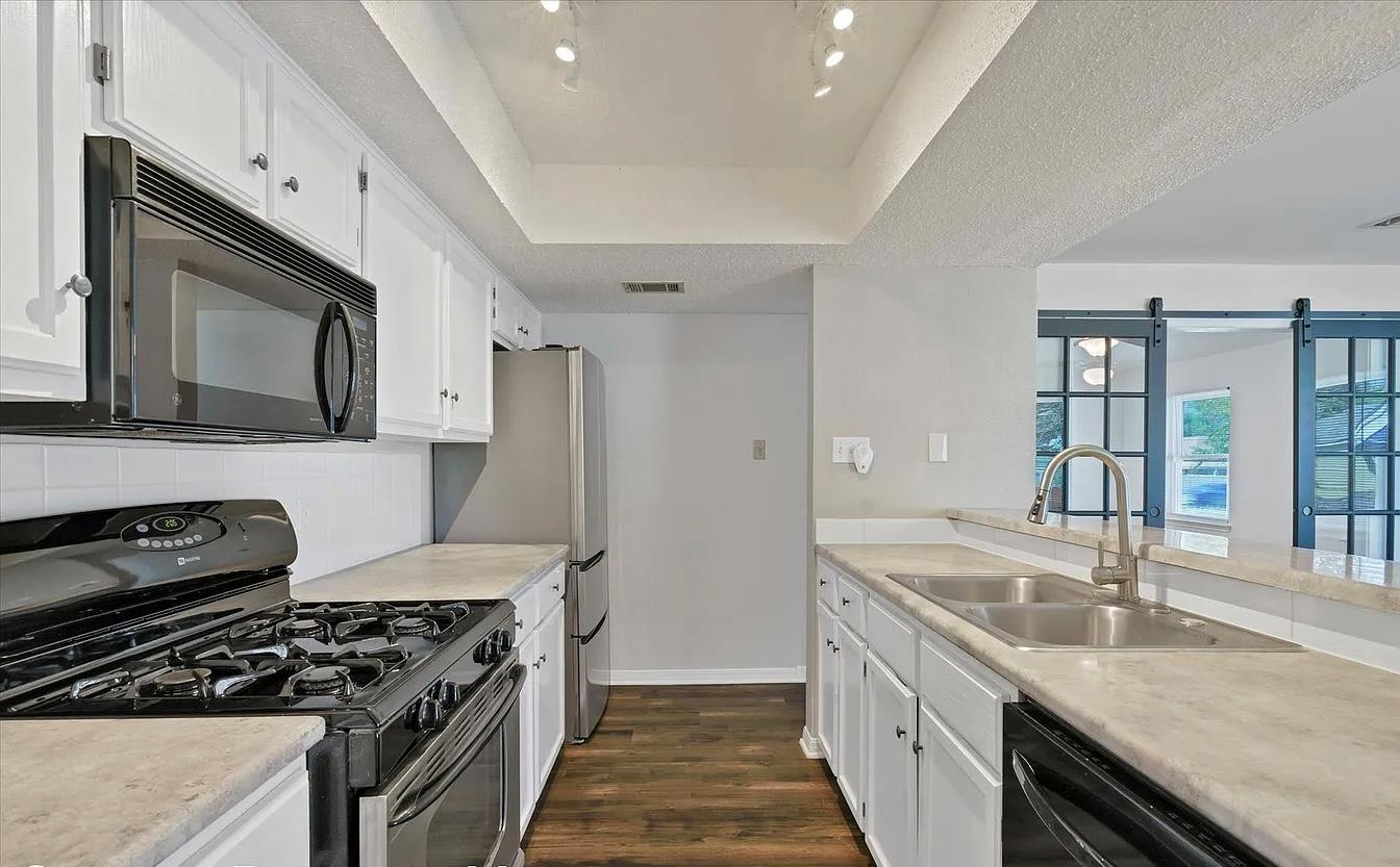 1709 Greenlawn Blvd, Round Rock, TX 78664