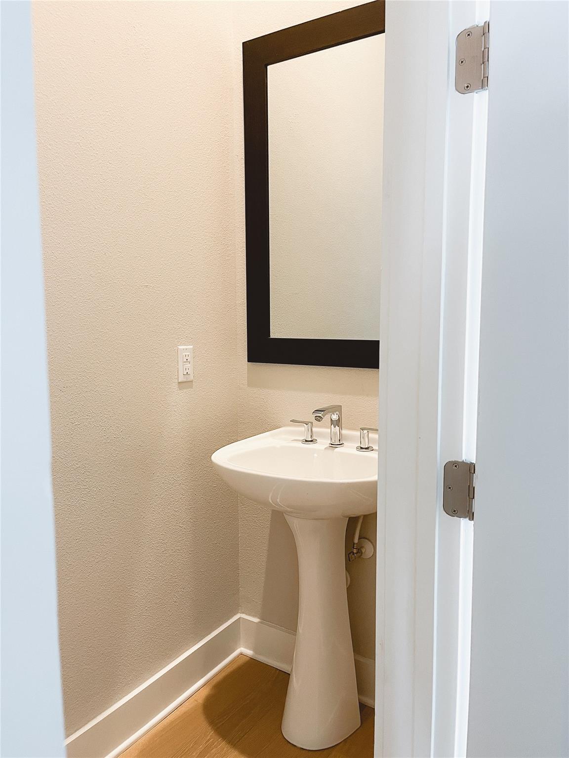1411 Town Creek Dr # 10, Austin, TX 78741