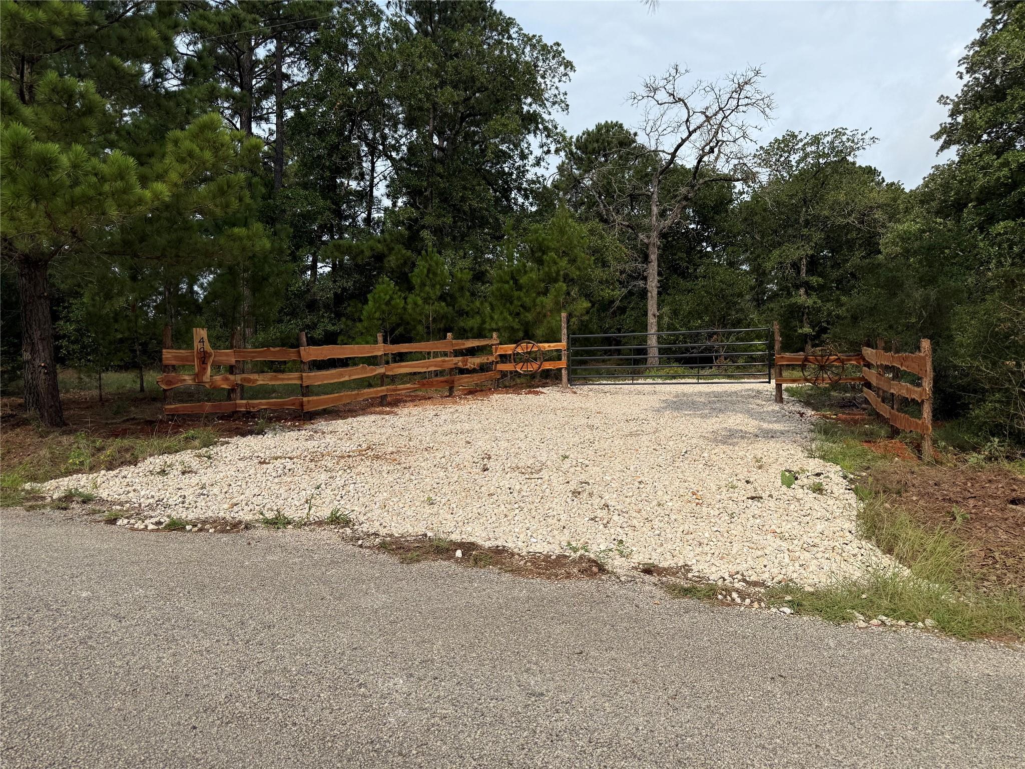 492 S Old Potato Rd, Paige, TX 78659