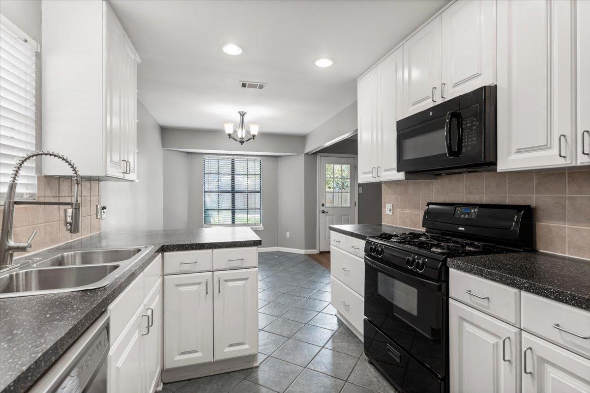 12103 Wycliff Ln, Austin, TX 78727