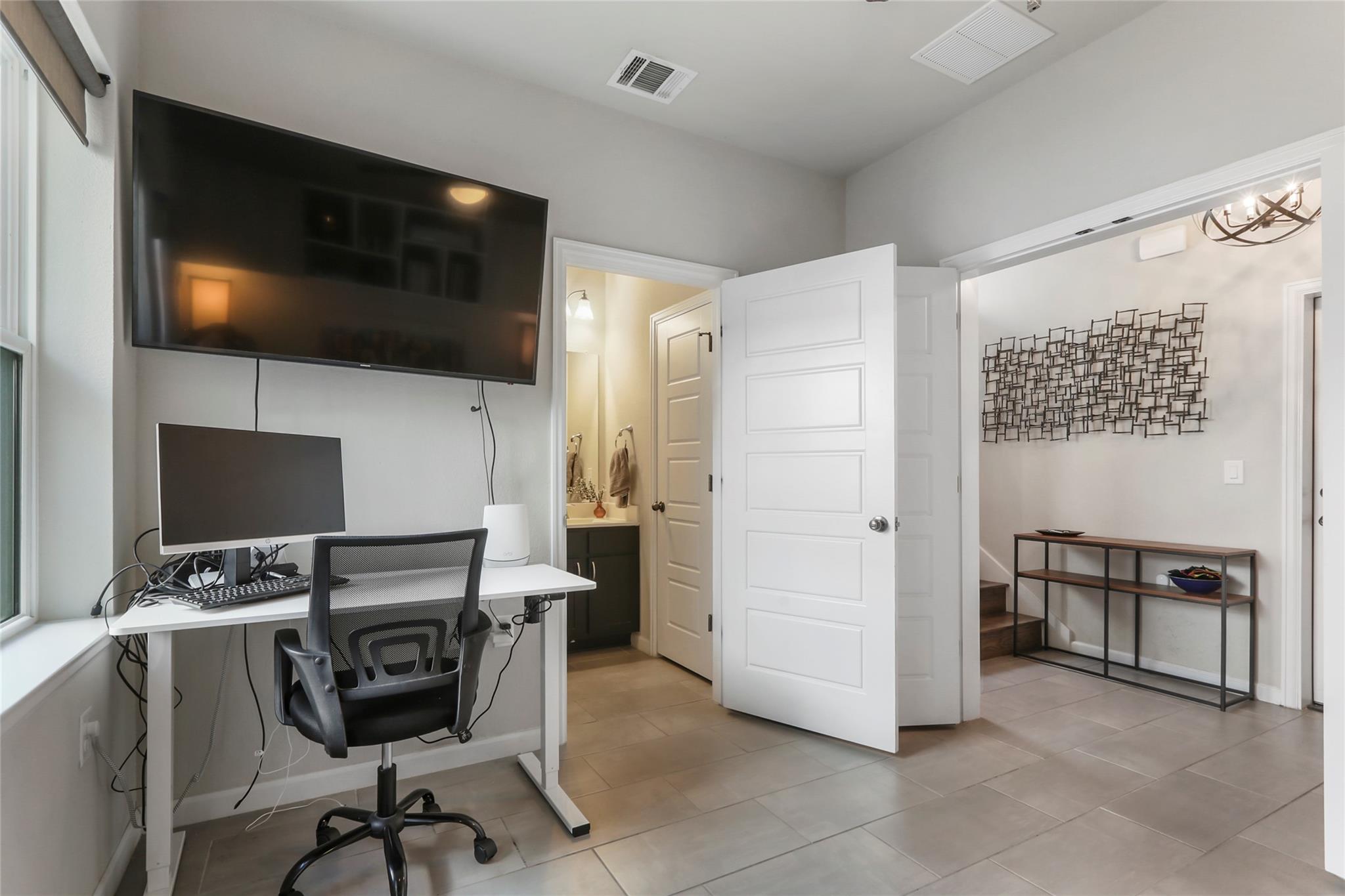 1413 Waterloo Shore Ln # 12, Austin, TX 78741