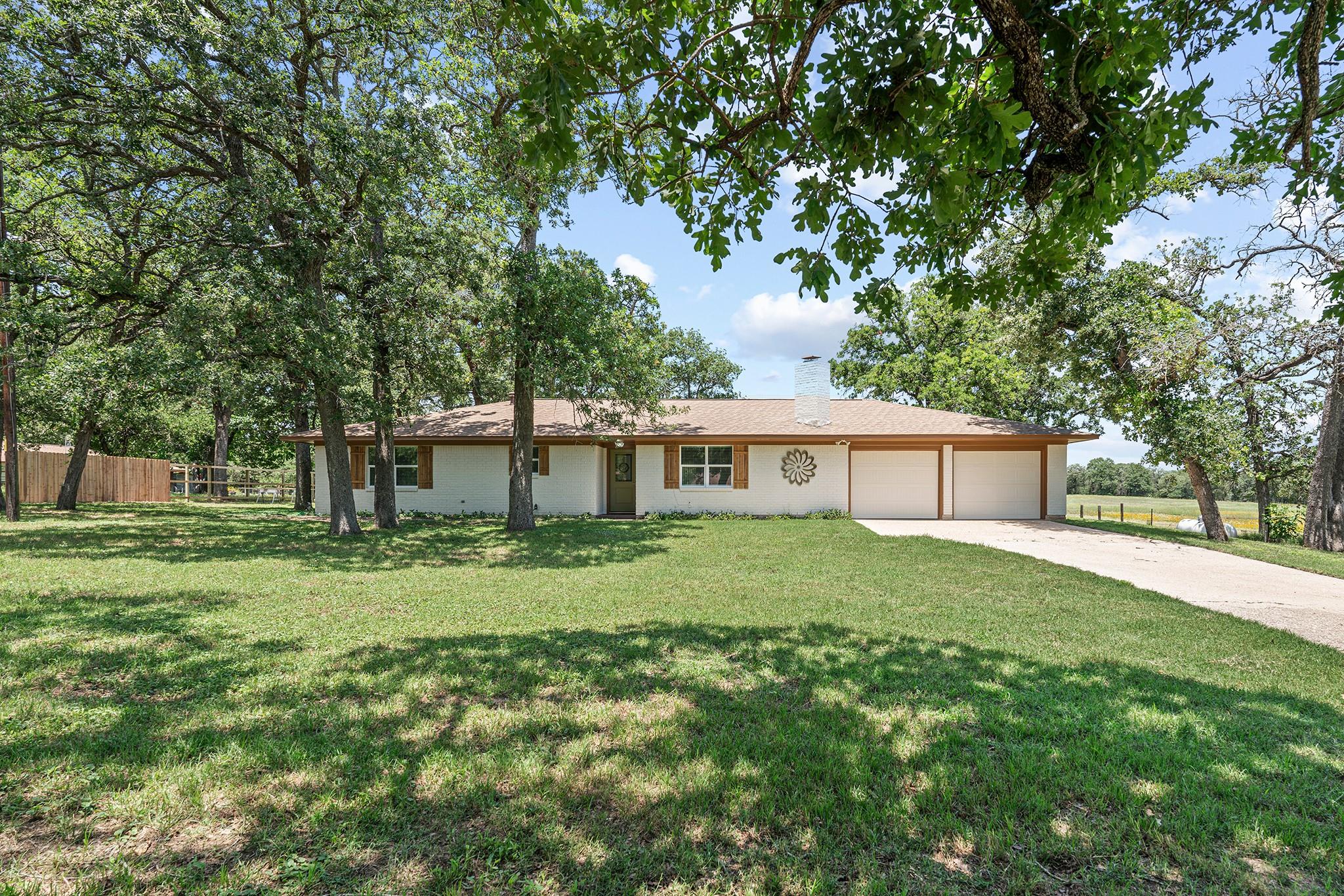 227 County Road 303B, Rockdale, TX 76567