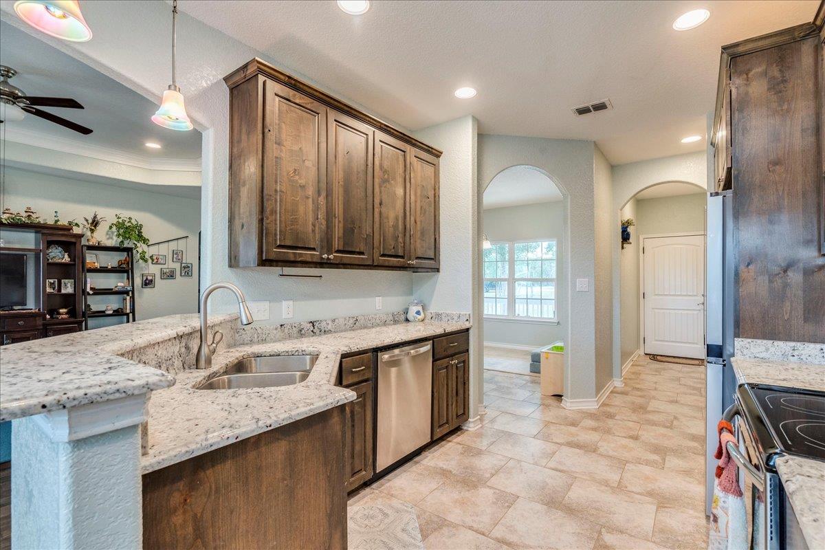 1033 Castleway Rd, New Braunfels, TX 78132