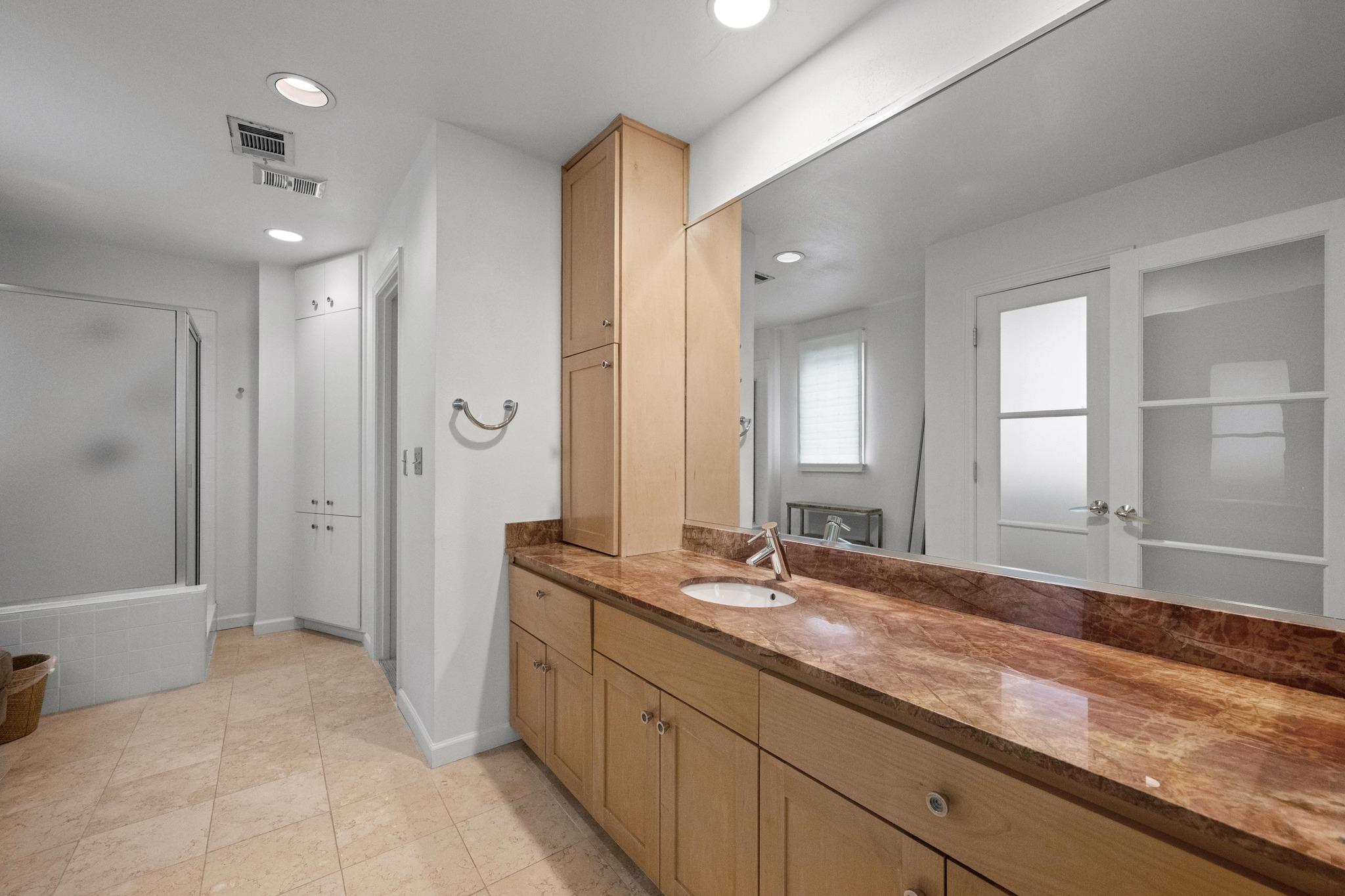 1200 BAYLOR St # 403, Austin, TX 78703