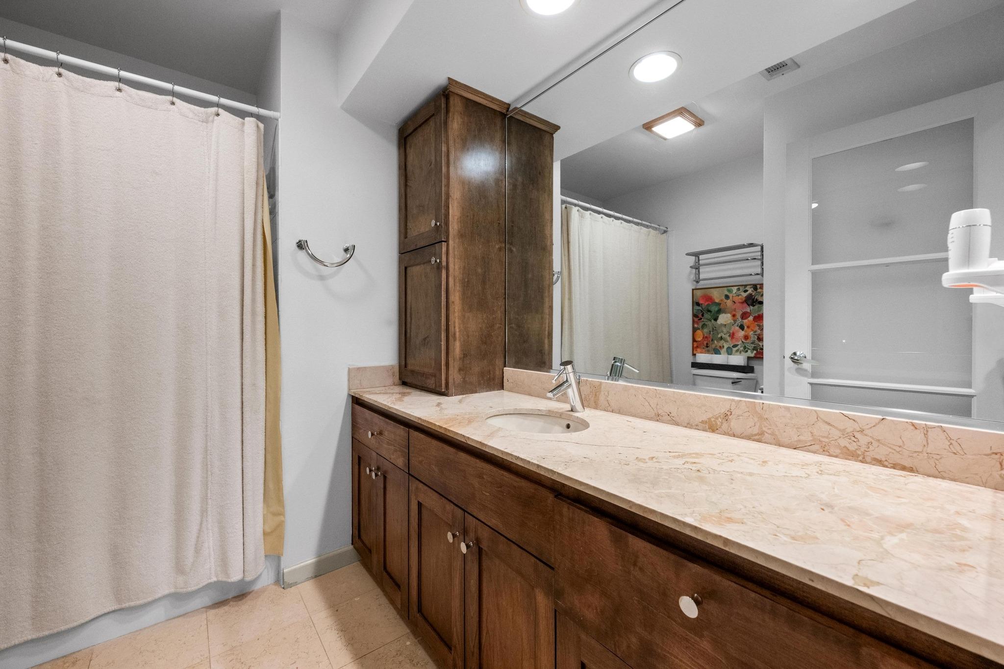1200 BAYLOR St # 403, Austin, TX 78703