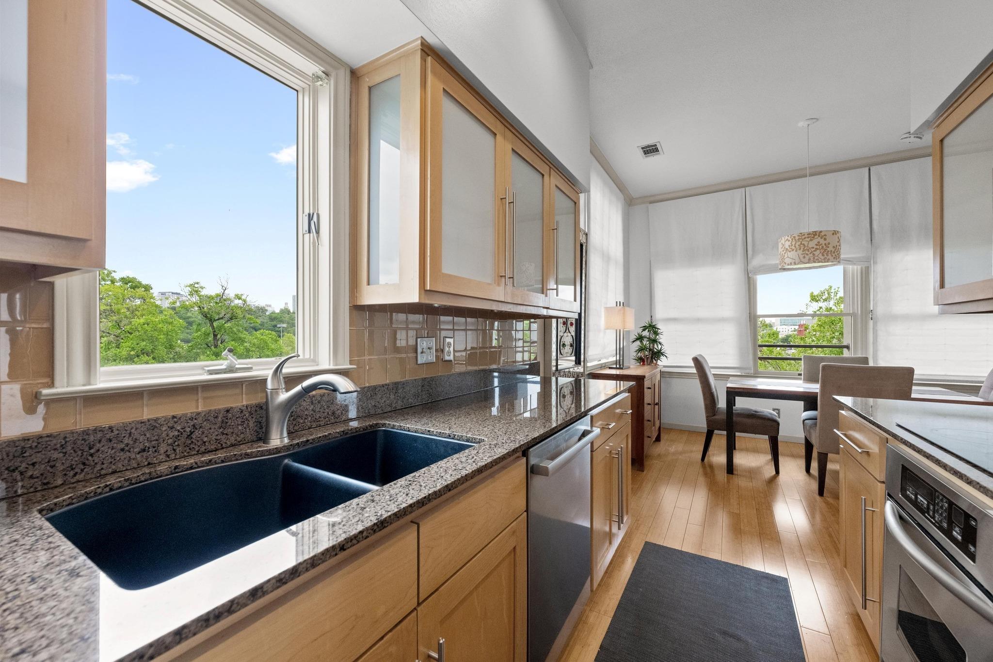 1200 BAYLOR St # 403, Austin, TX 78703
