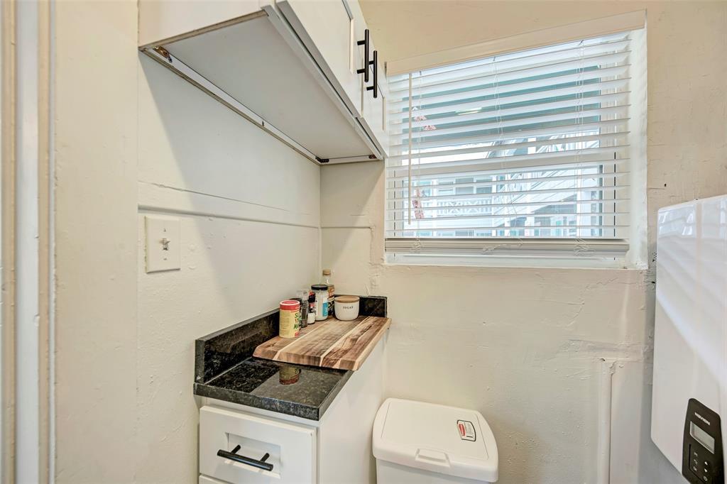 915 W 21st St # 2, Austin, TX 78705